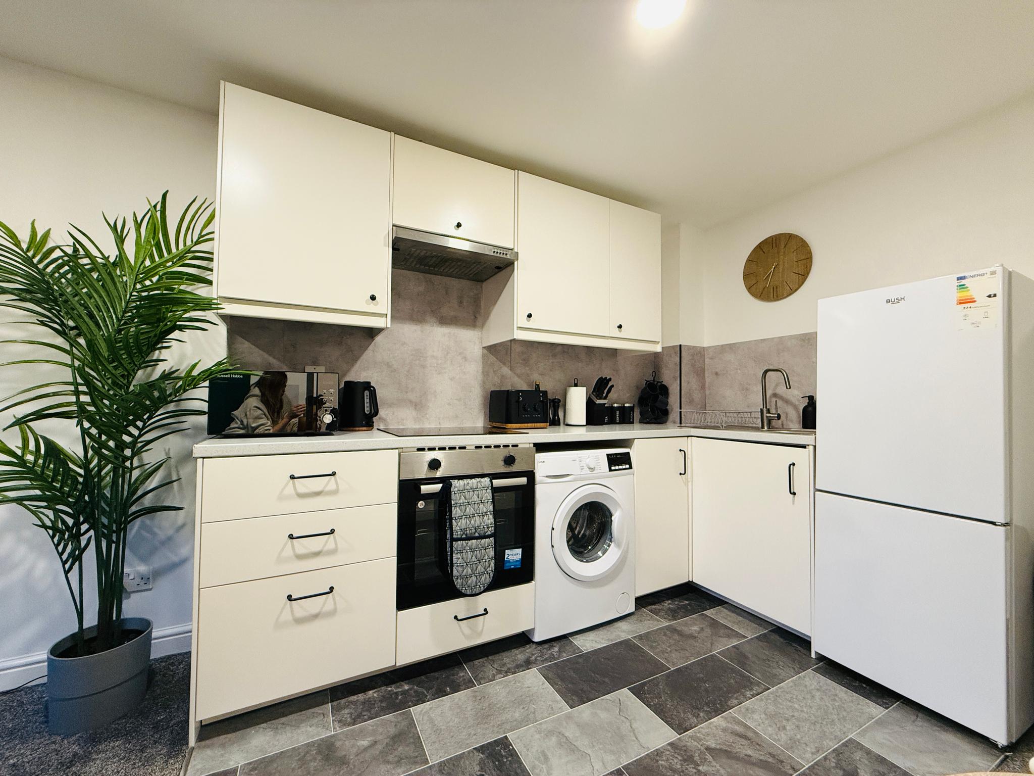 Spacious 2 Bed Flat Free Private Parking5