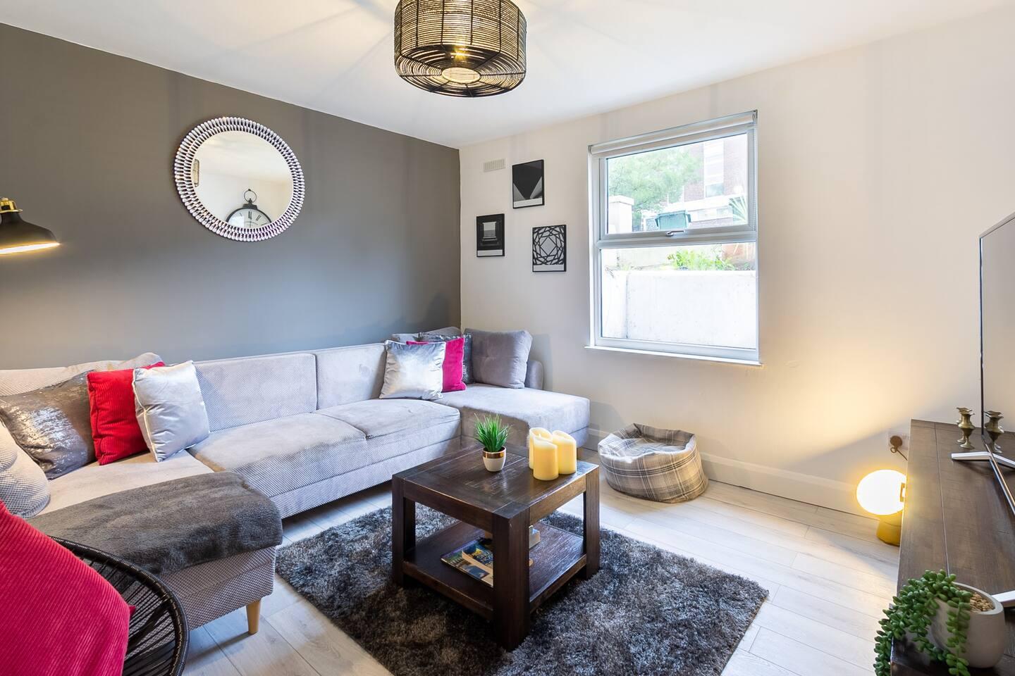 Chic 4-Bed by Brighton Station3