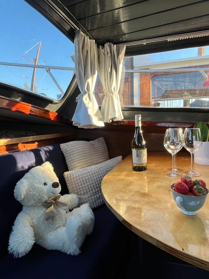 Stay on a Historic Boat Near Amsterdam Centre!2