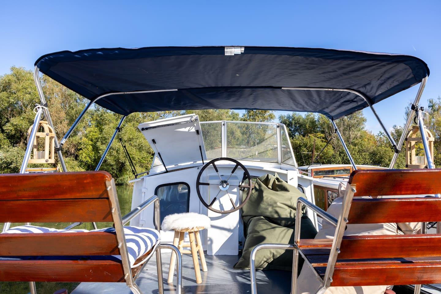 Stay on a Historic Boat Near Amsterdam Centre!6