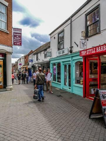 Colchester 3bdr House, Free WiFi + 2xFree Parking2