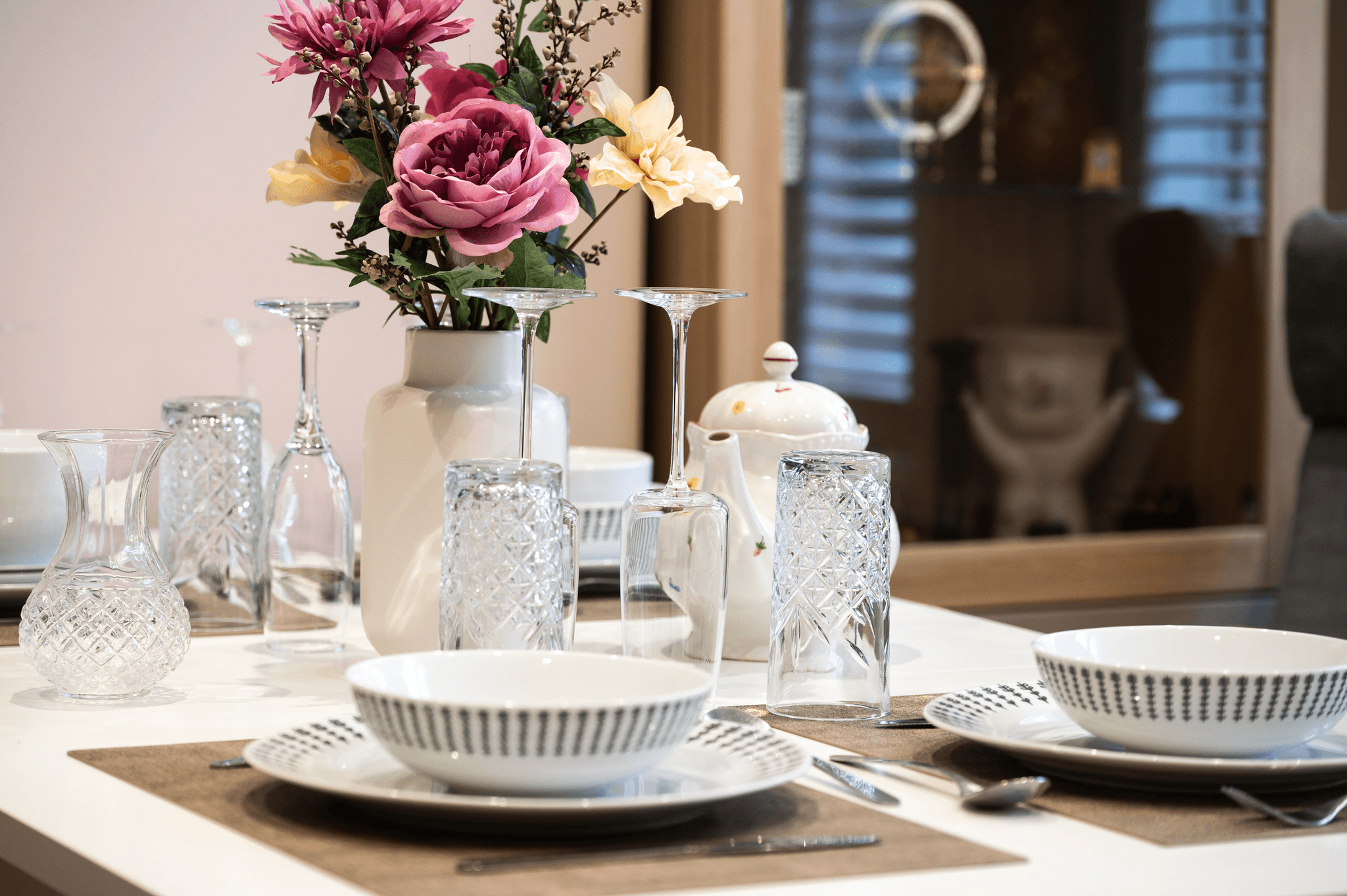 2 Bdr Victorian Flat, King Beds, & Free WiFi - E17