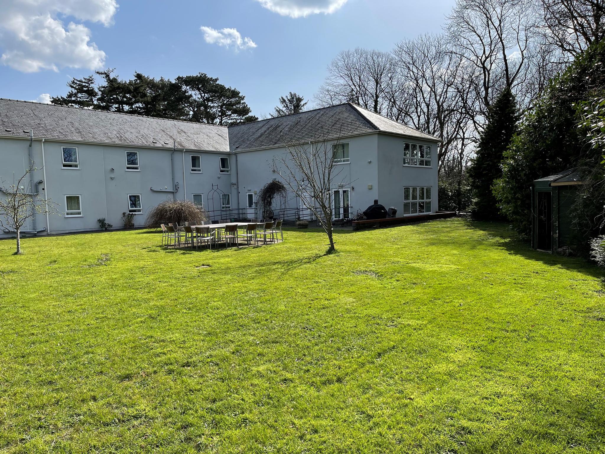 Hugeholidayhomes.co.uk - The Cadwaladr Direct. Caernarfon