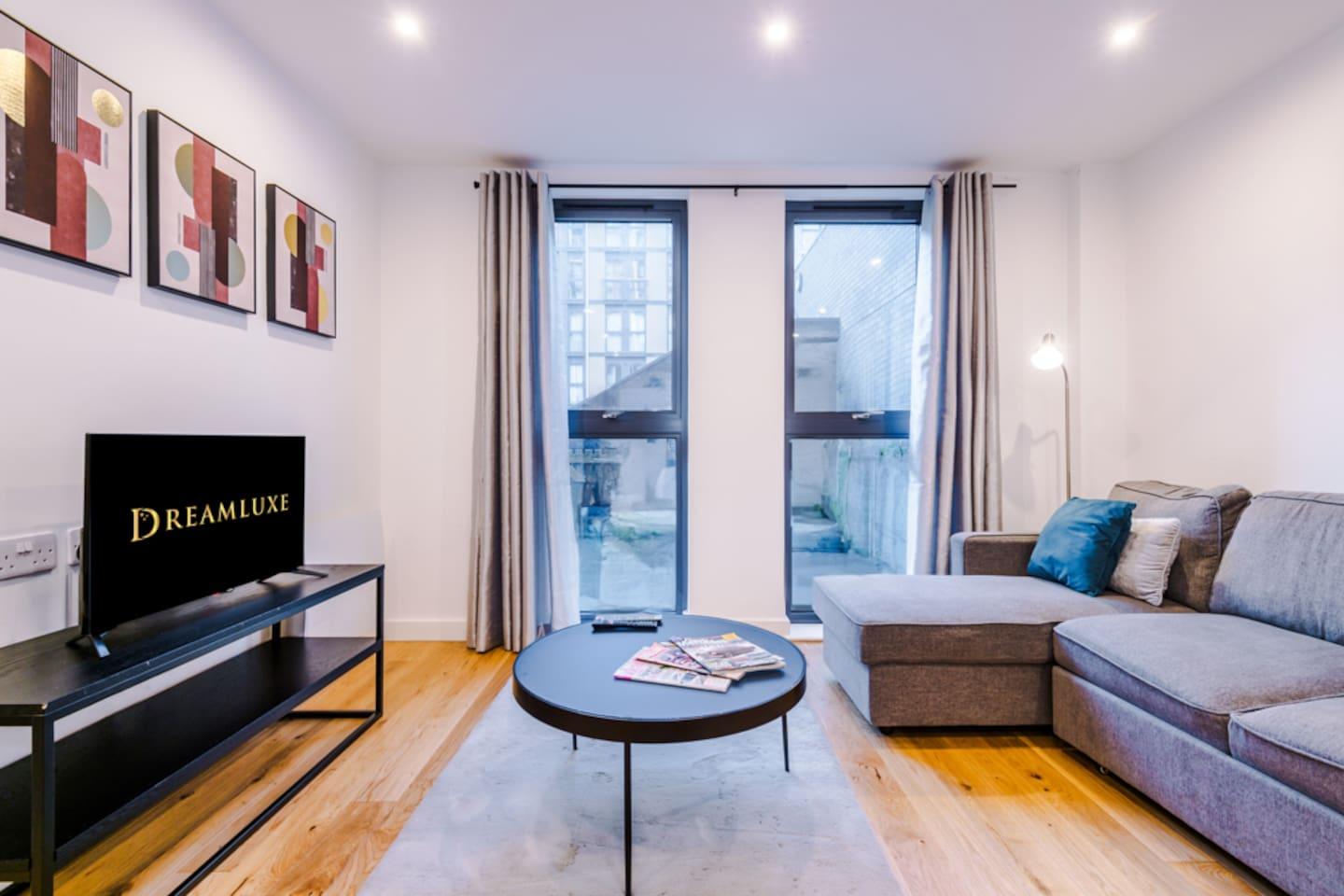 10% off: Modern, close to station, parking, clean