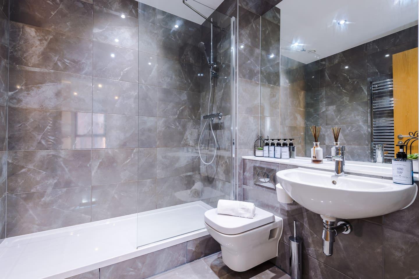 20% Off, Free Parking, Sleeps 6 - Quick Responses!6
