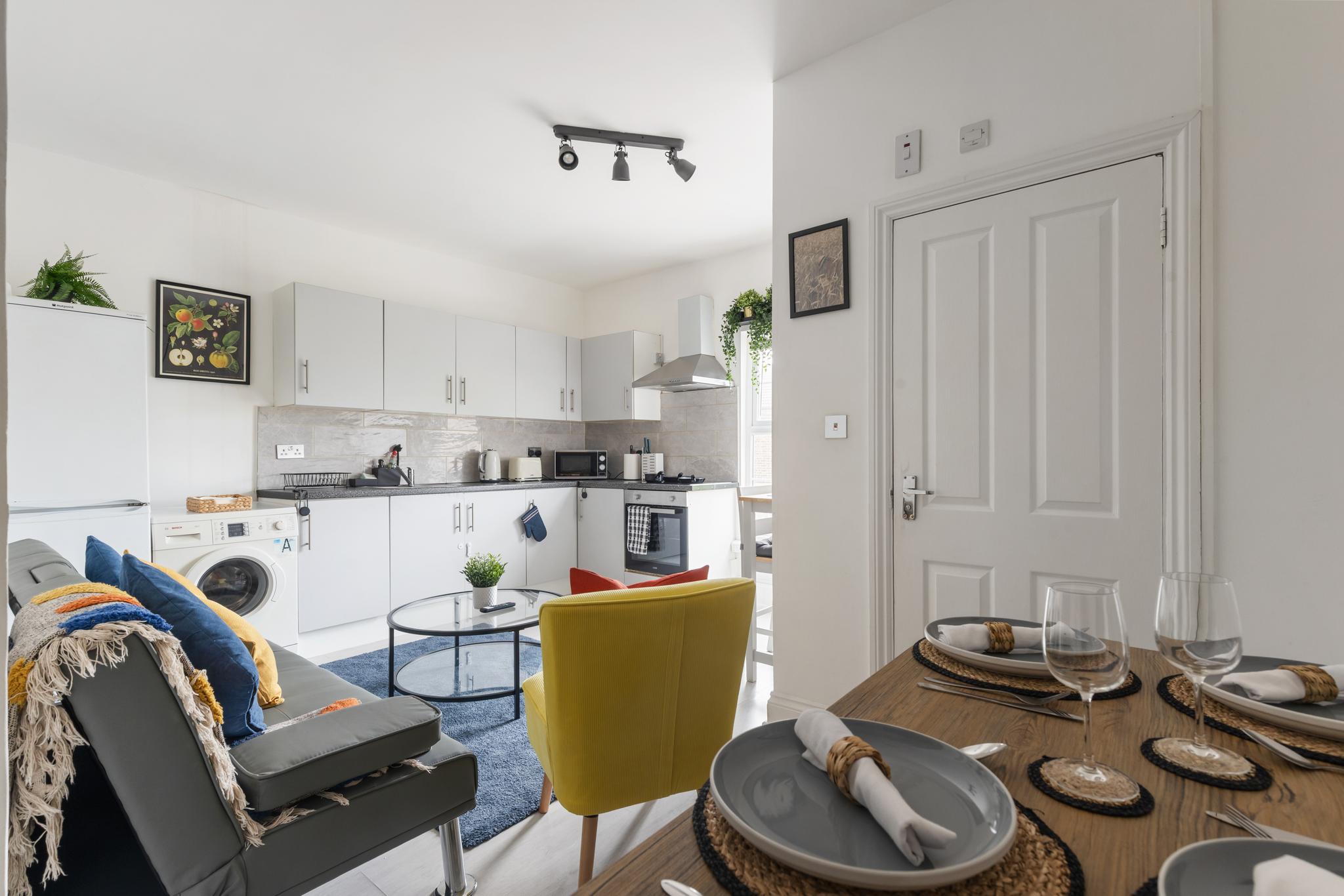 Cosy Modern 2BDR with Free Parking near Wembley4