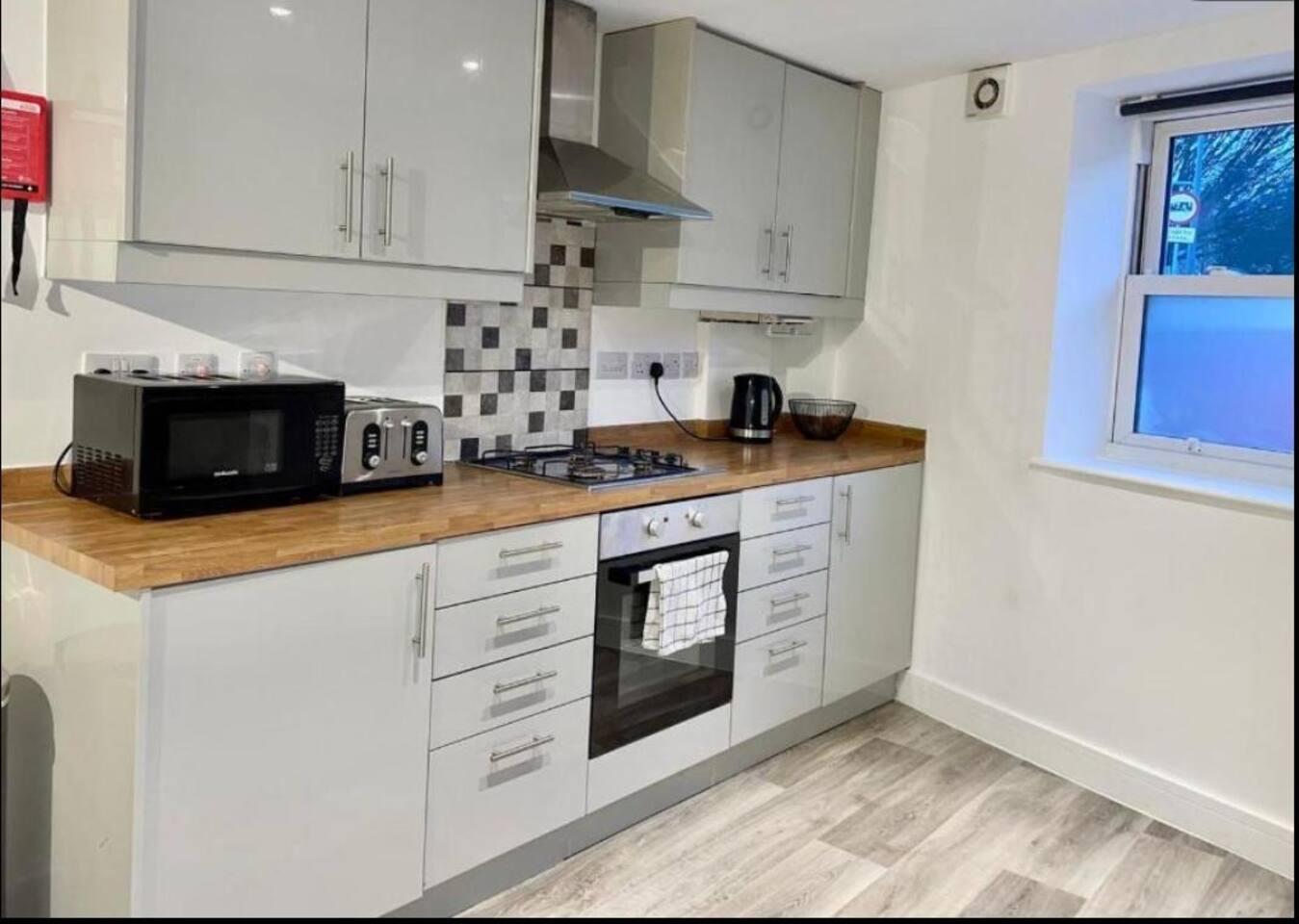 Modern 2 bedroom flat between Bristol and Bath5