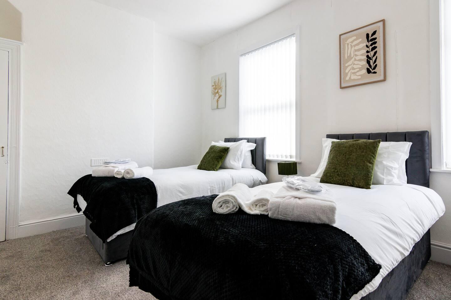 Entire Luxe/Stylish Home in Manchester4
