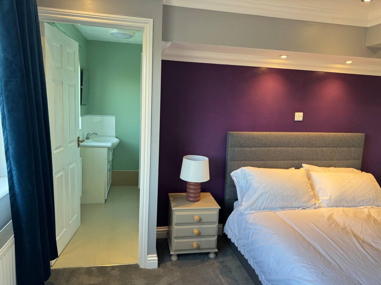 Large 3 Bed House - Free parking6