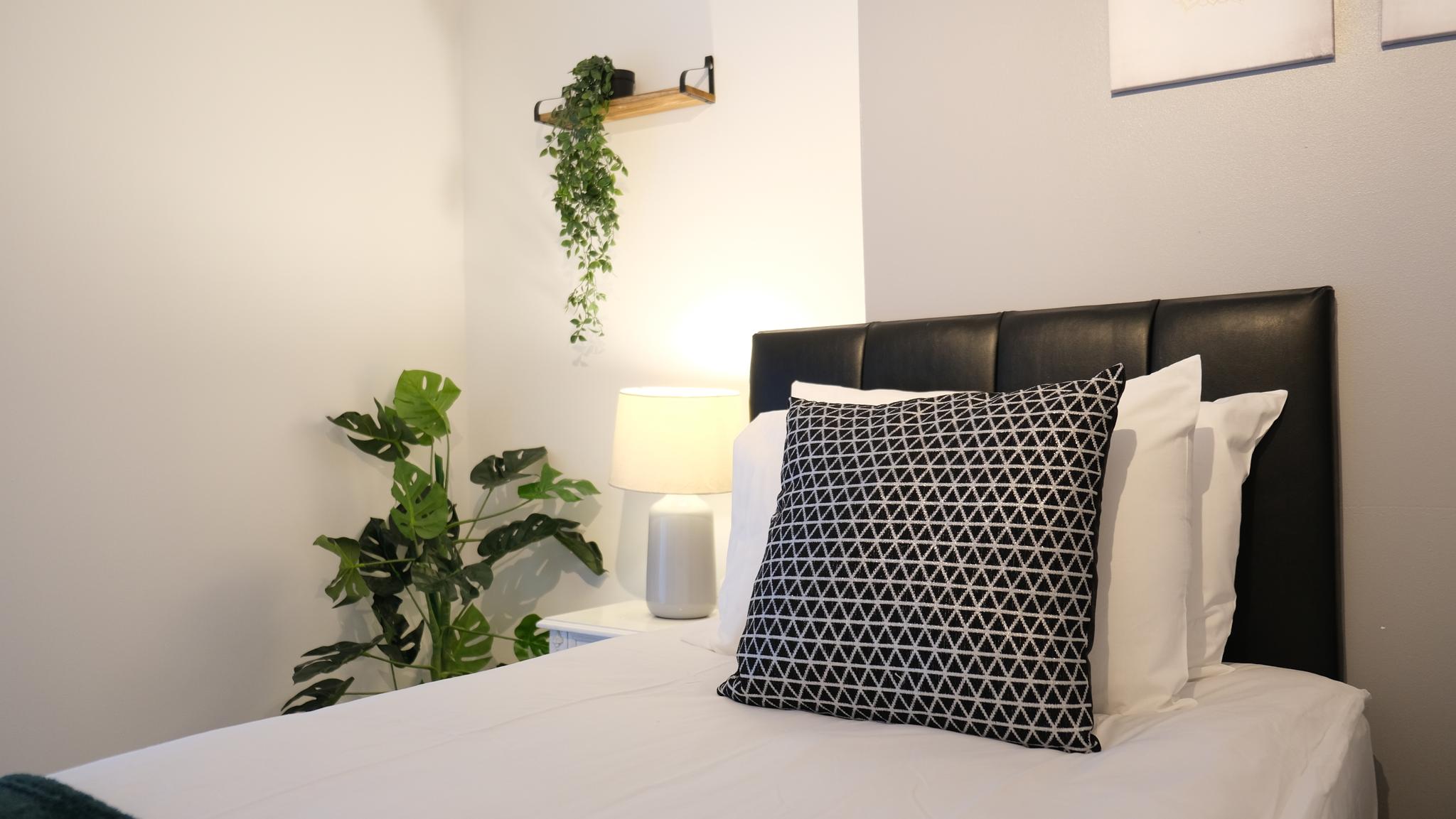 Modern 2-Bed Flat, Bedford5