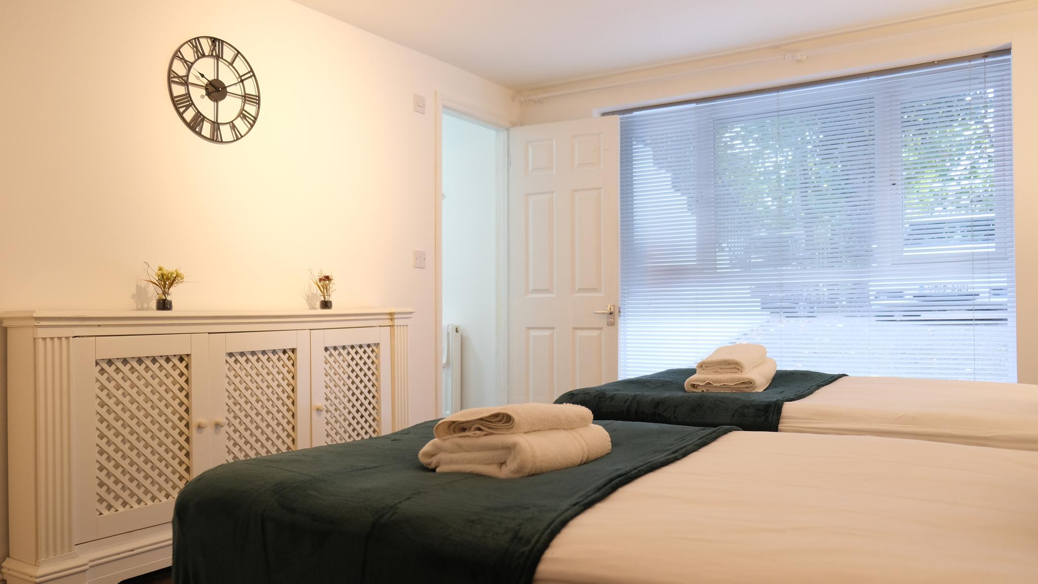 Modern 2-Bed Flat, Bedford4