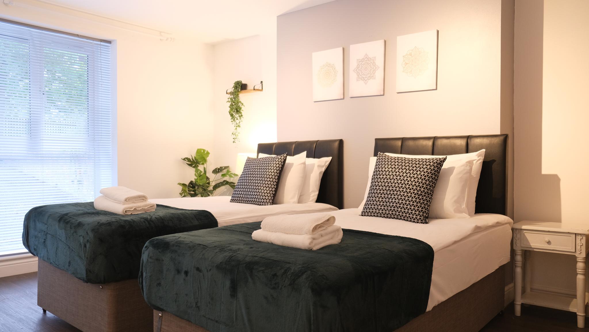 Modern 2-Bed Flat, Bedford3