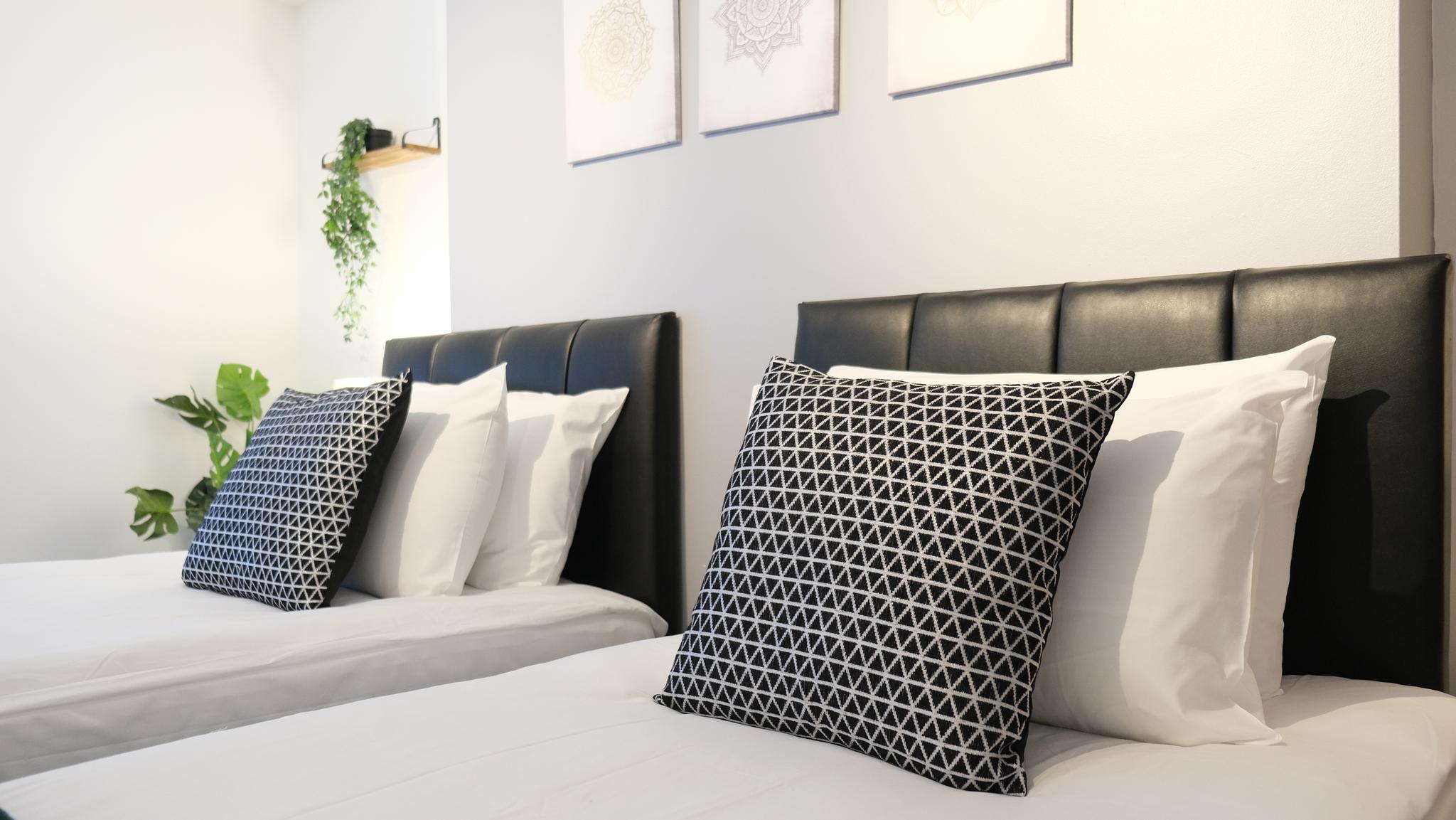 Modern 2-Bed Flat, Bedford6