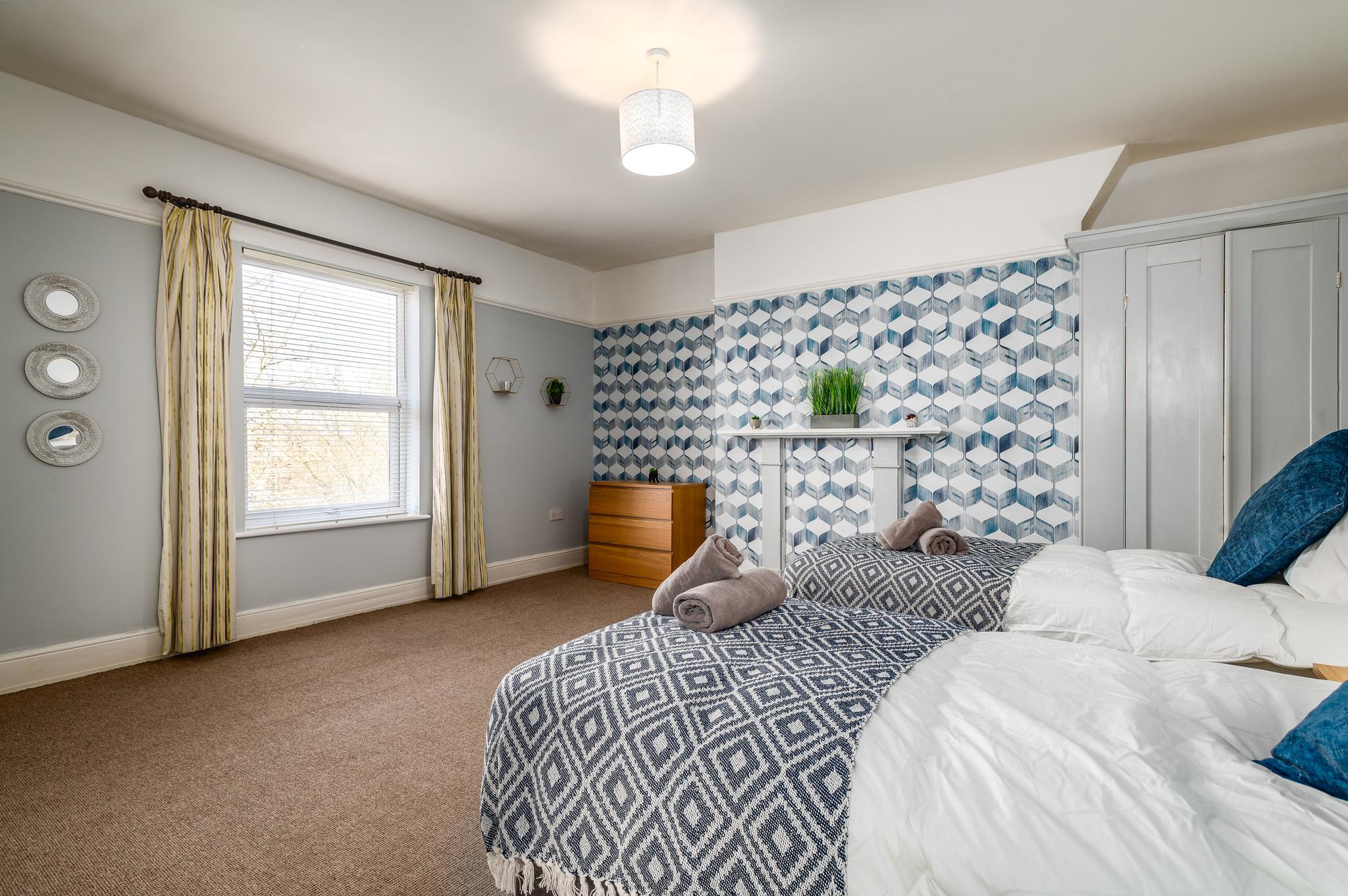 Modern 6BR w/ Parking | Bedford5