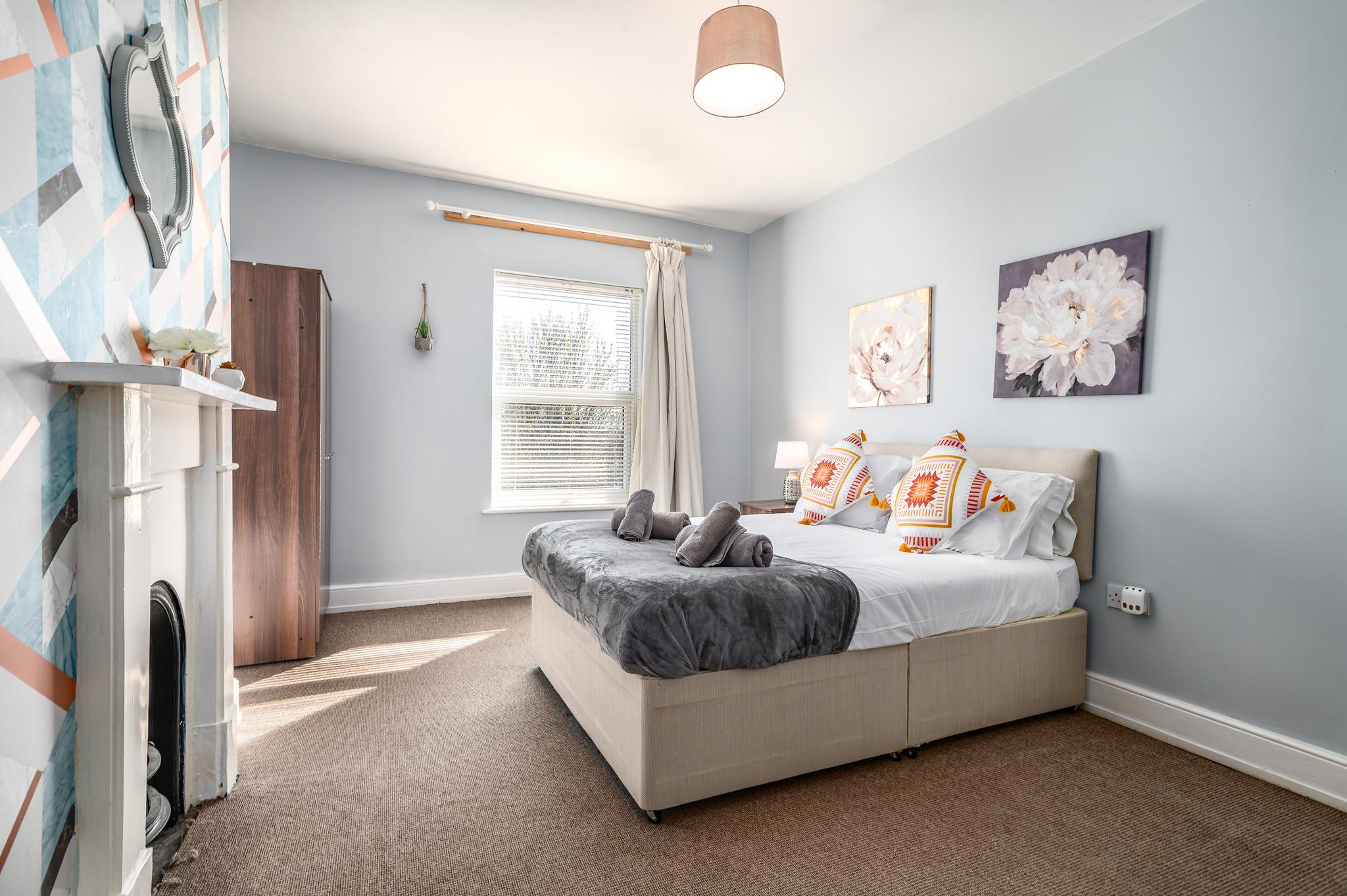 Modern 6BR w/ Parking | Bedford
