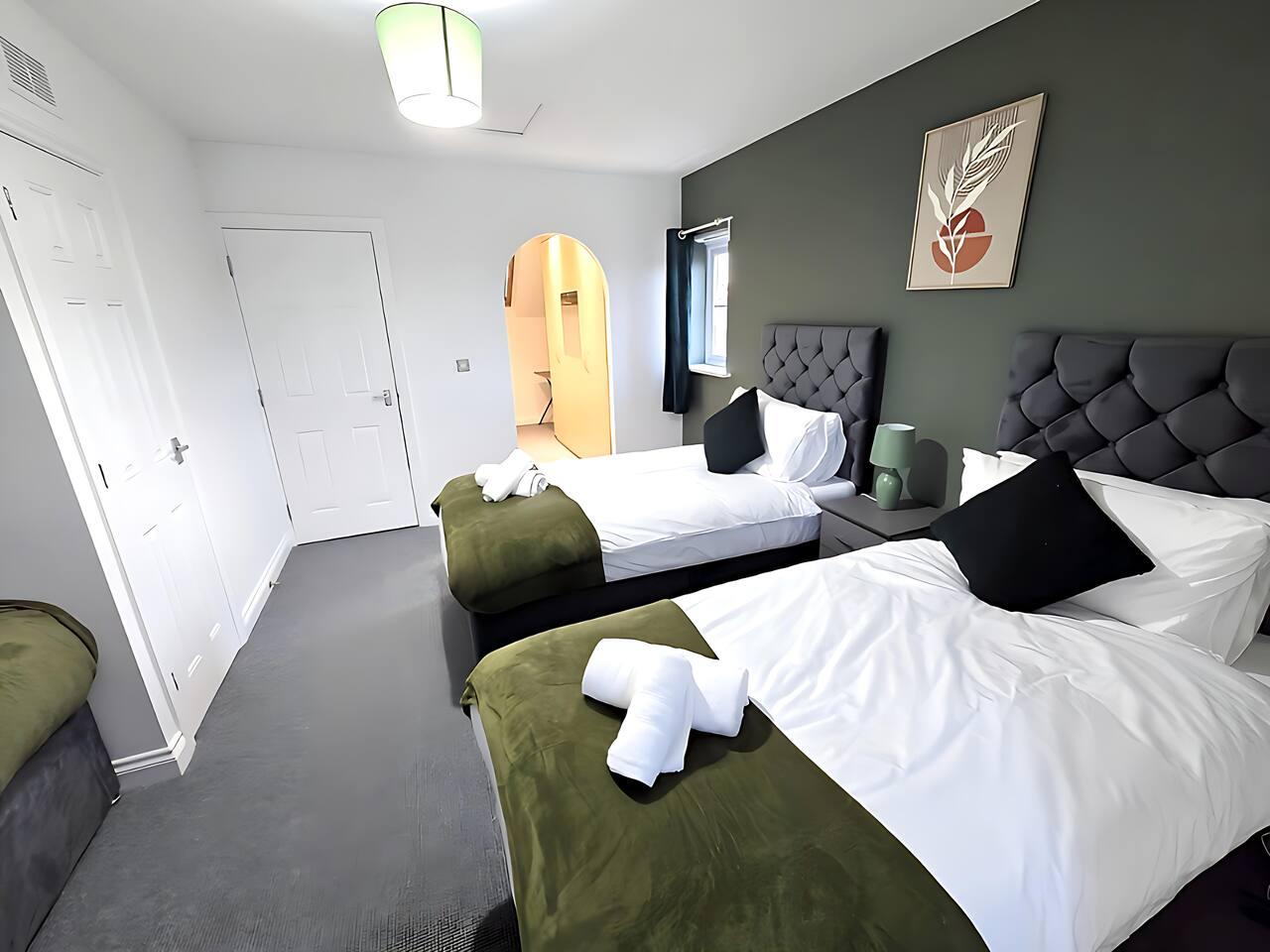 2ndHomeStays-Bilston - Contractor-Friendly House1