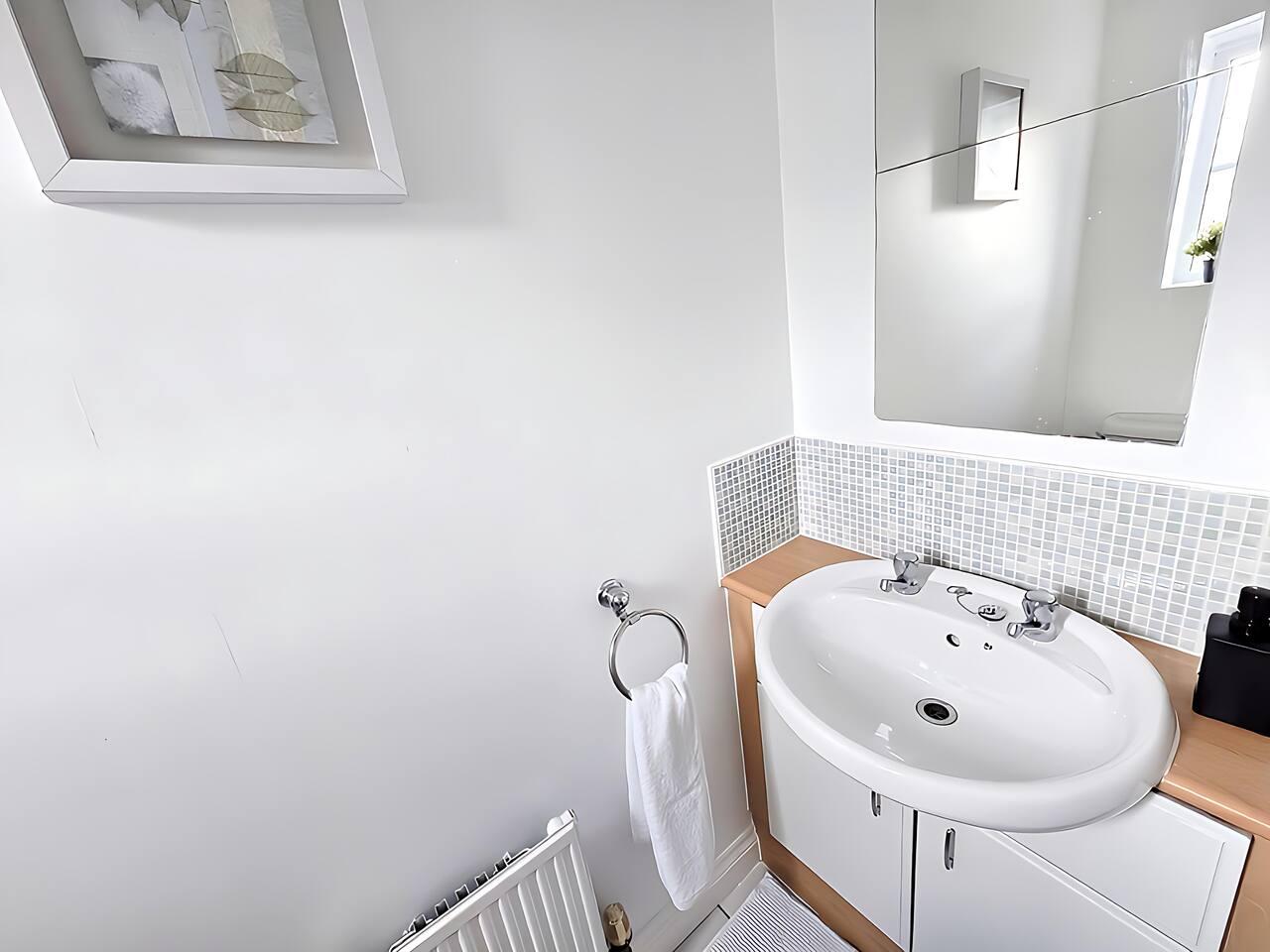 2ndHomeStays-Bilston - Contractor-Friendly House2