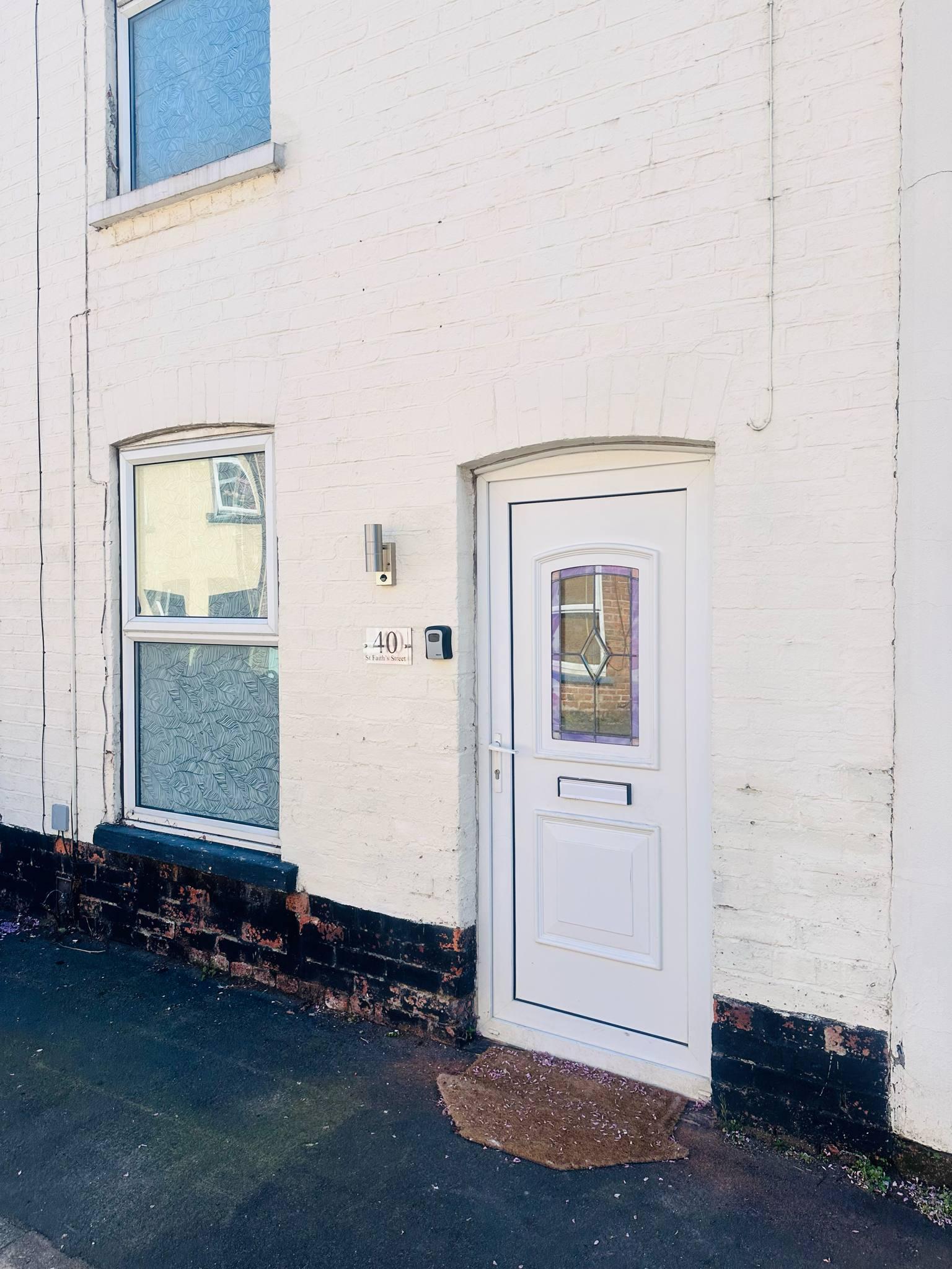 Modern 2 bedroom free parking+10mins walk to city5