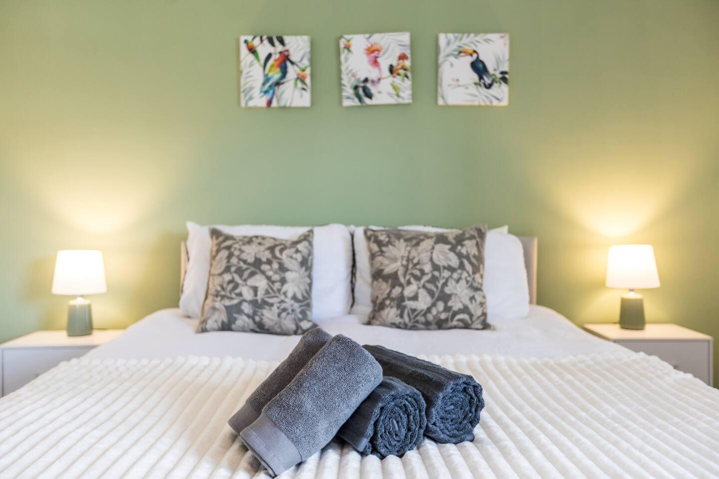 Elegant Flat in a Historic Gem!2