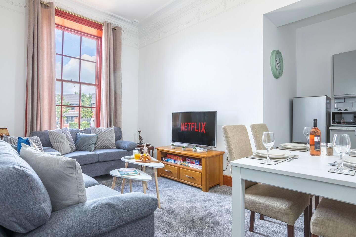 Elegant Flat in a Historic Gem!3