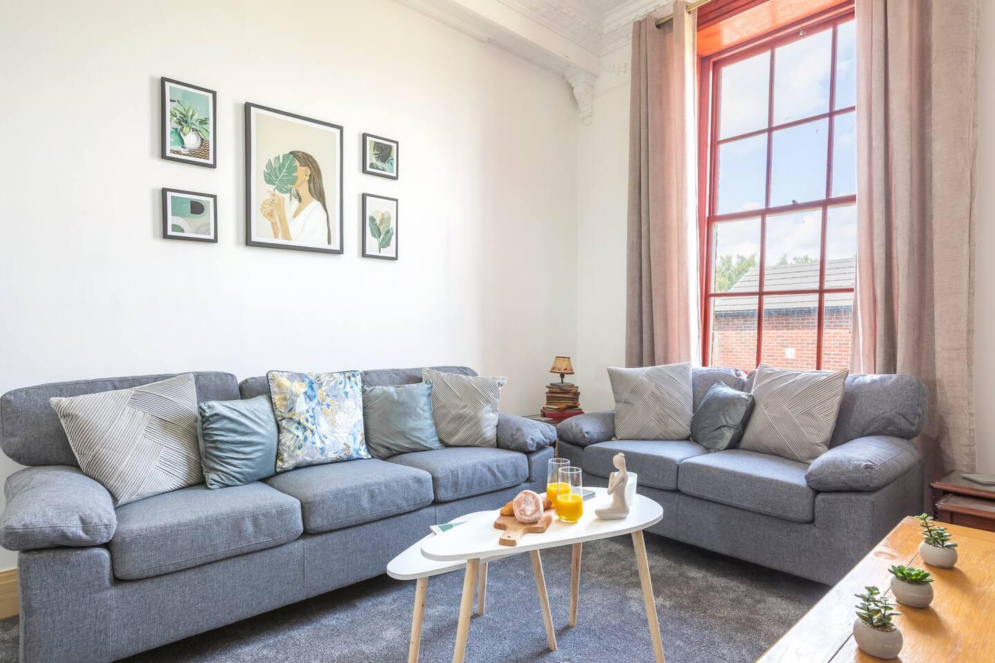 Elegant Flat in a Historic Gem!4