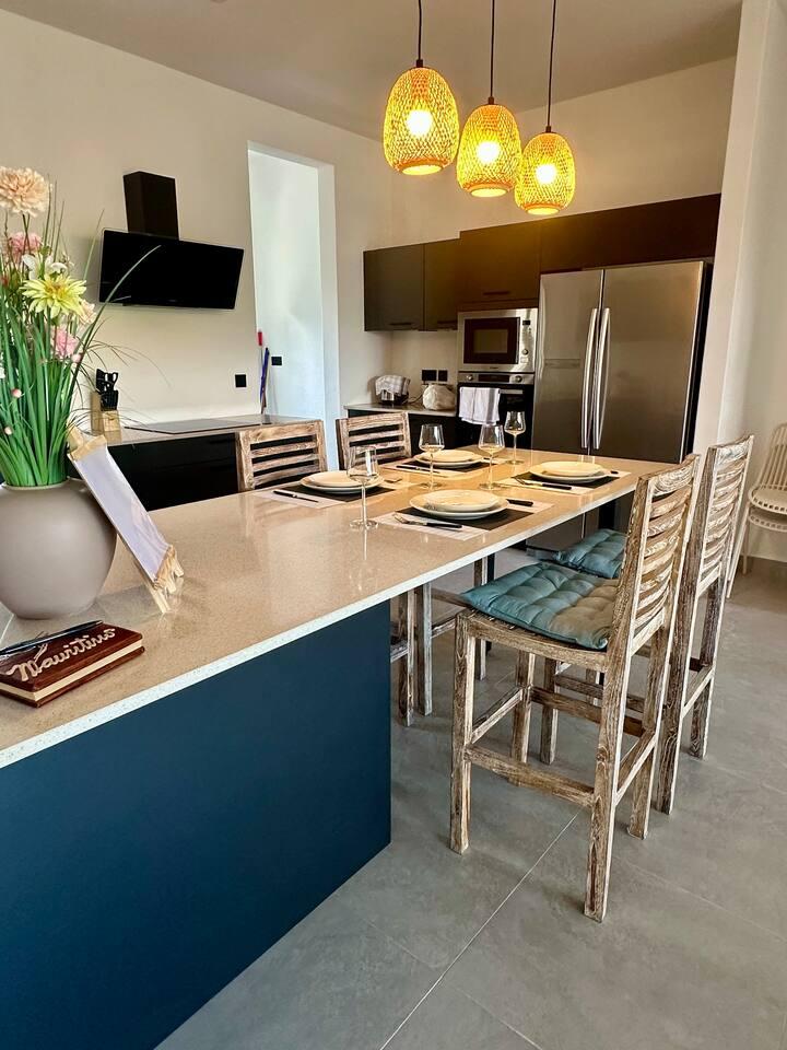 Stylish 3BR Apt •Pool• 2min Walk Pereybere Beach4