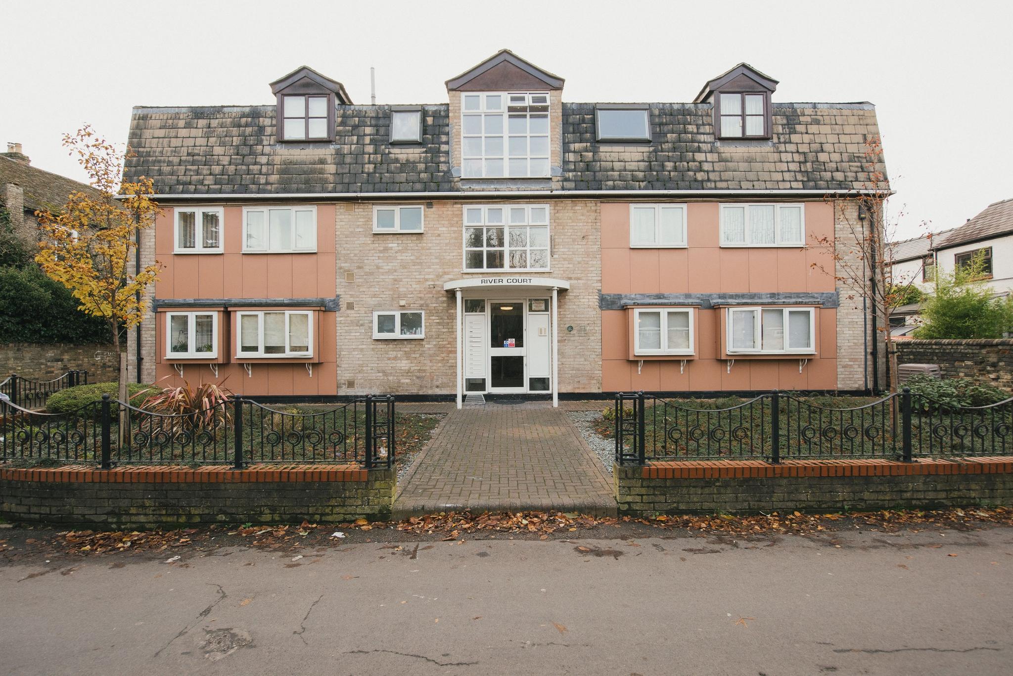 River Court Apartments by Paymán Club, Cambridge