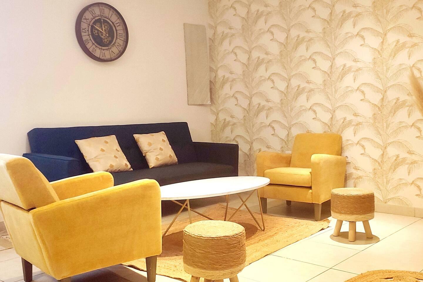 Central, cosy & spacious appt - 5 double Bedrooms