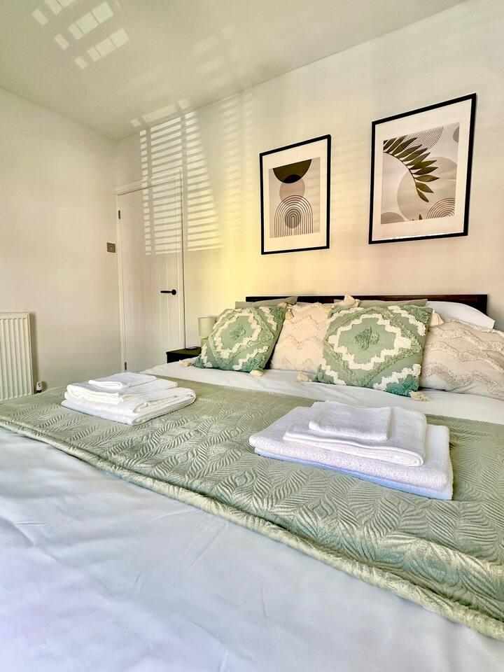 Barber House - Cosy & Stylish 2 bed - Sleeps 44
