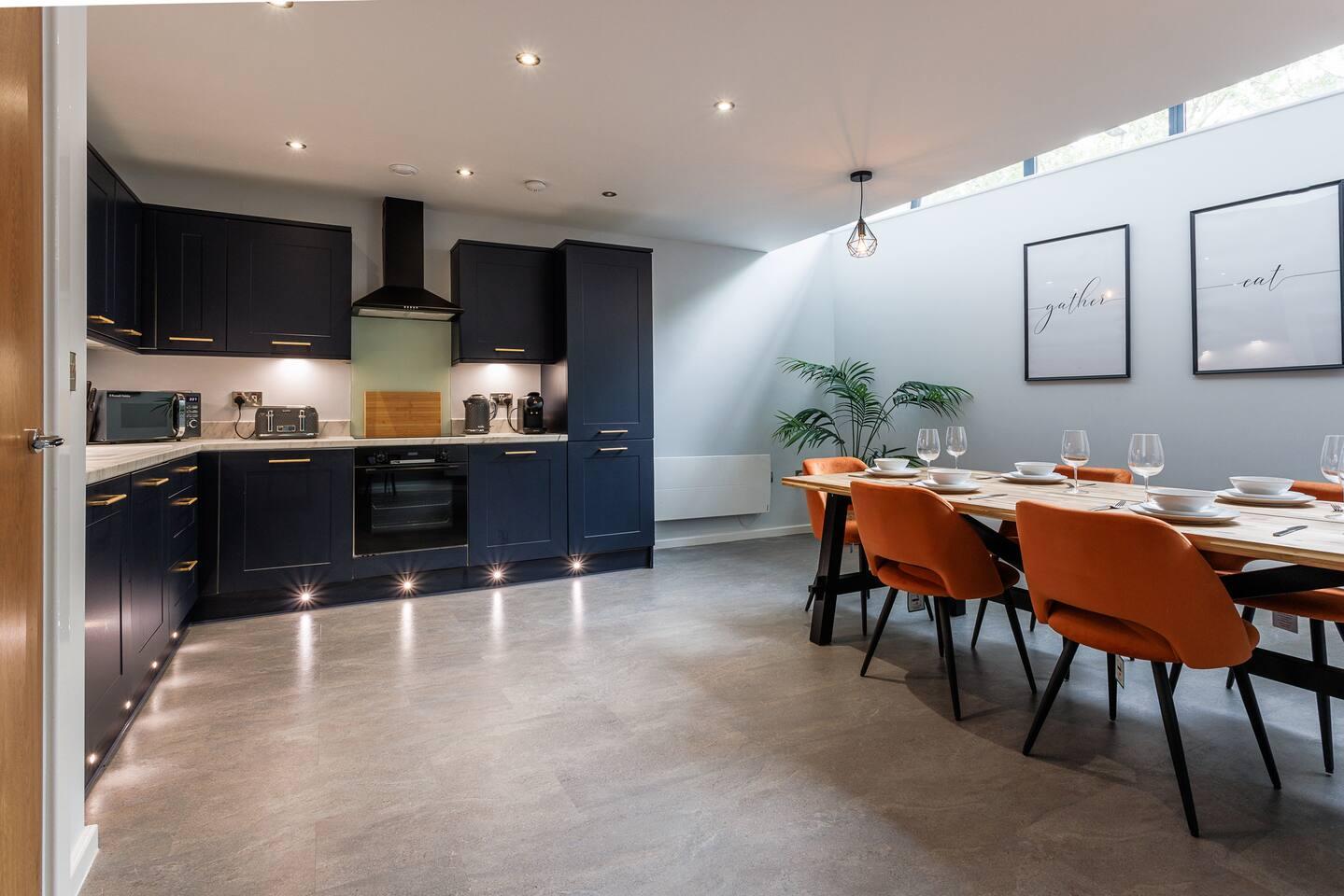 Stunning 2BR Duplex Near Centre3