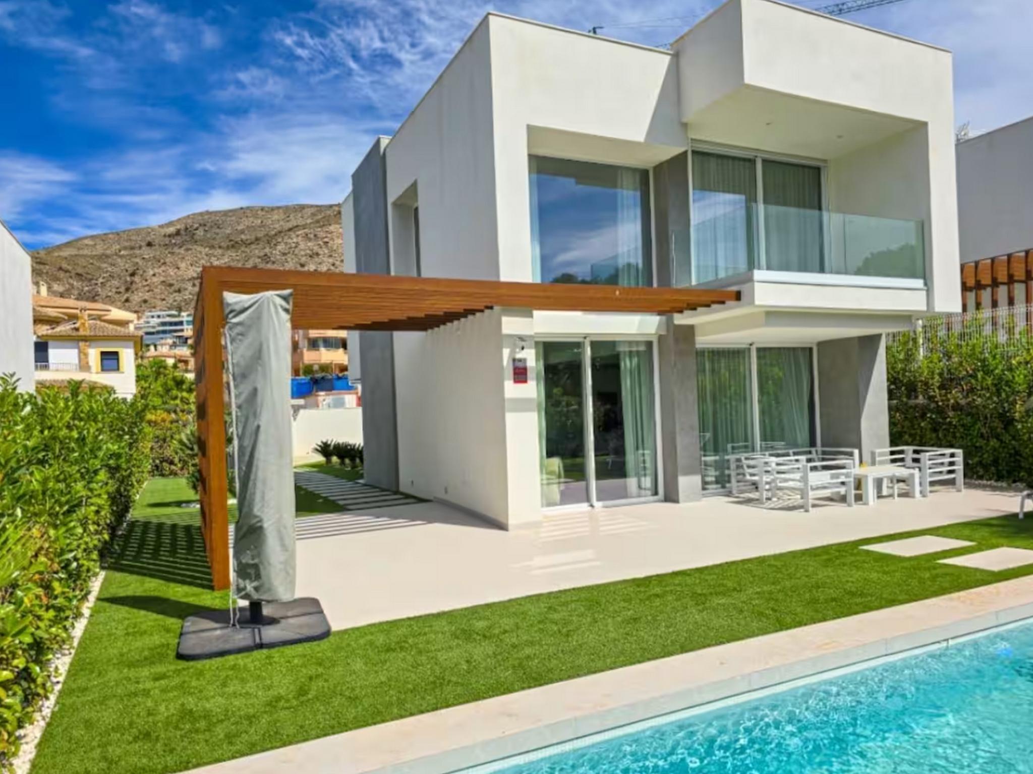 Stunning Modern 3 Bedroom Villa with Pool