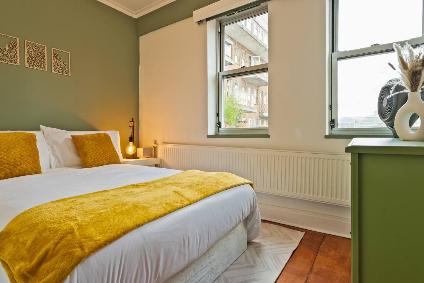 Fitzrovia Central | Balcony Stay 🌇 2-Bed, Sleeps53