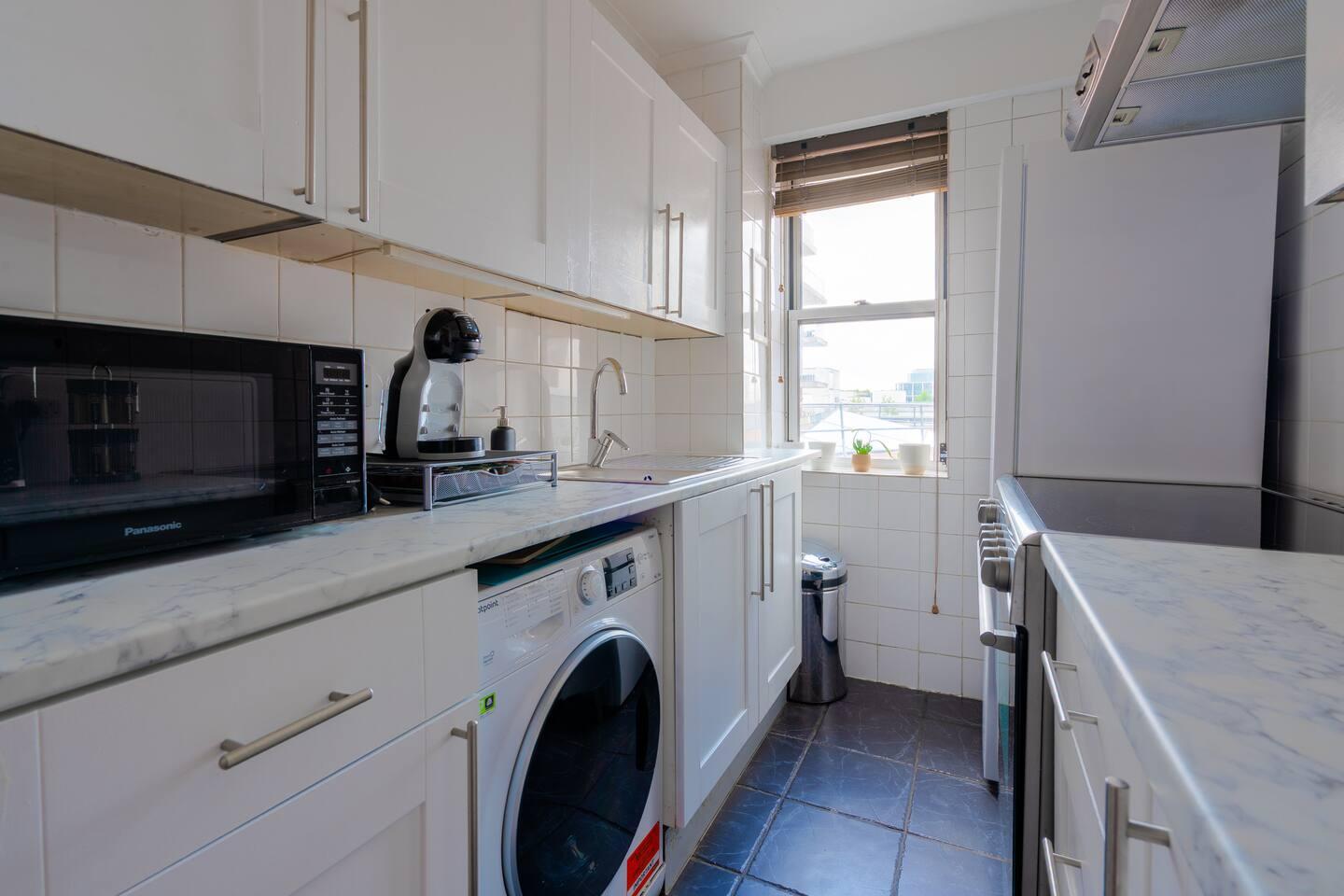Fitzrovia Central | Balcony Stay 🌇 2-Bed, Sleeps54