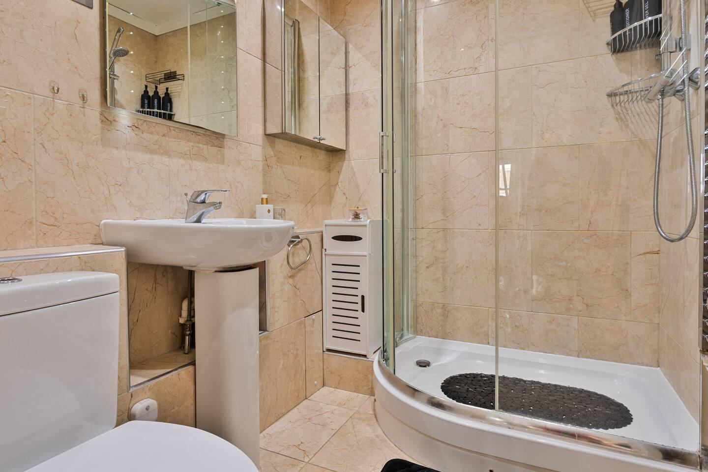 Fitzrovia Central | Balcony Stay 🌇 2-Bed, Sleeps55