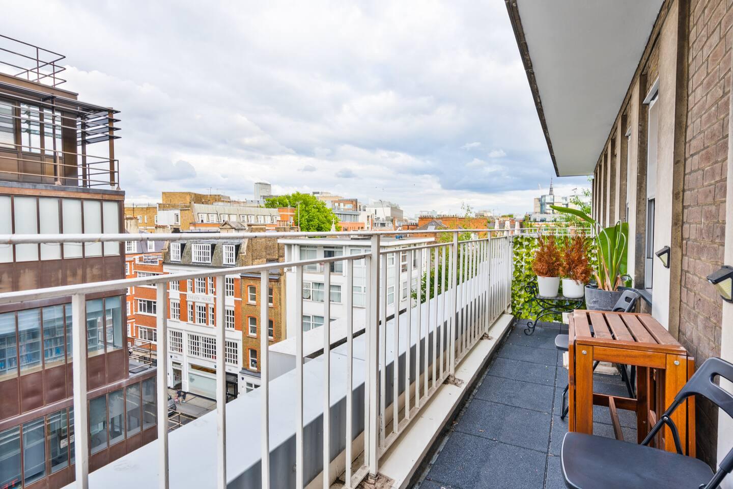 Fitzrovia Central | Balcony Stay 🌇 2-Bed, Sleeps56