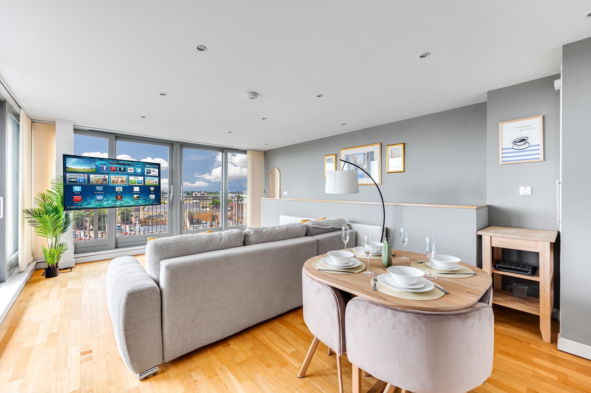 Central Lux Penthouse w/ Balcony, Terrace & Prking4