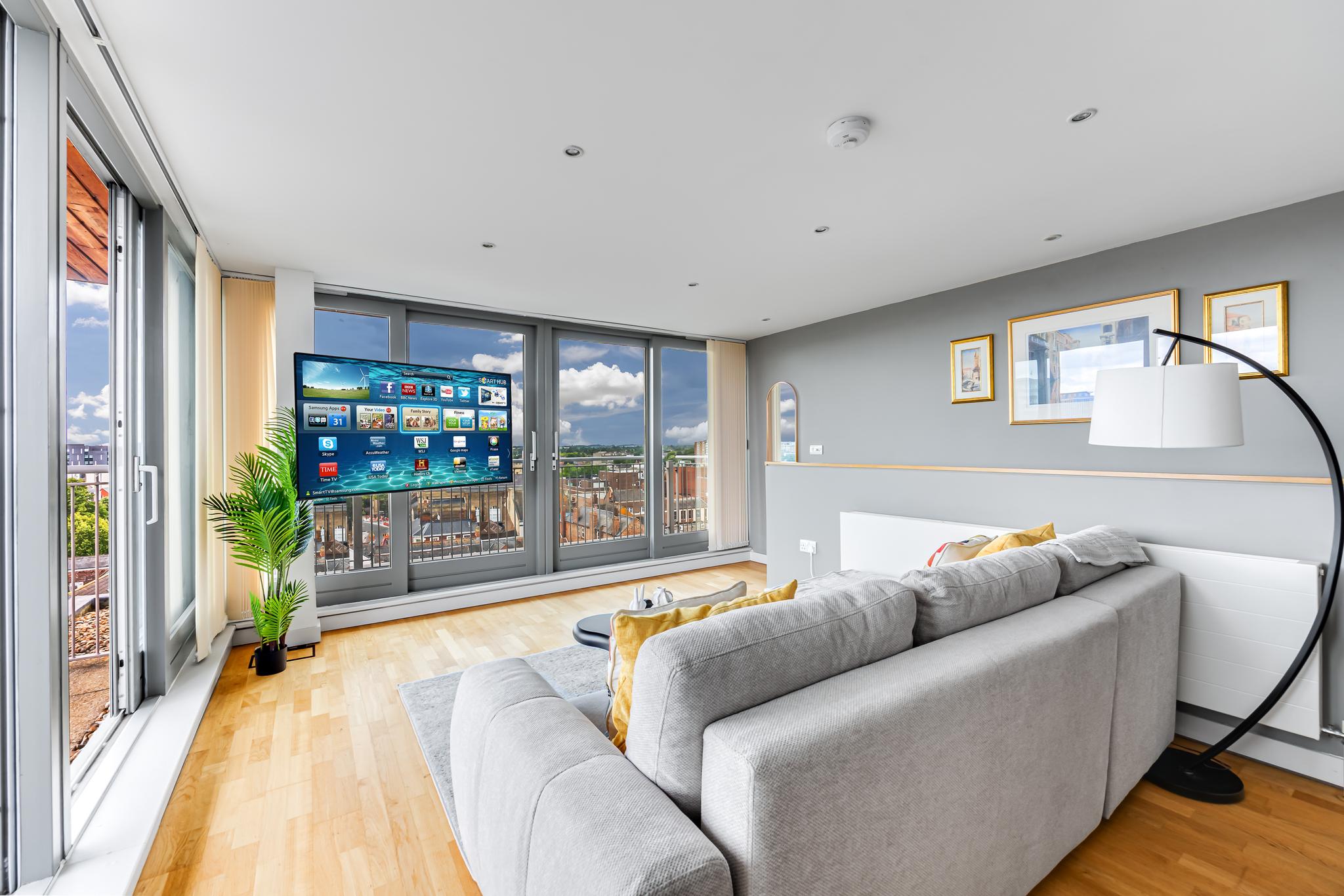Central Lux Penthouse w/ Balcony, Terrace & Prking2