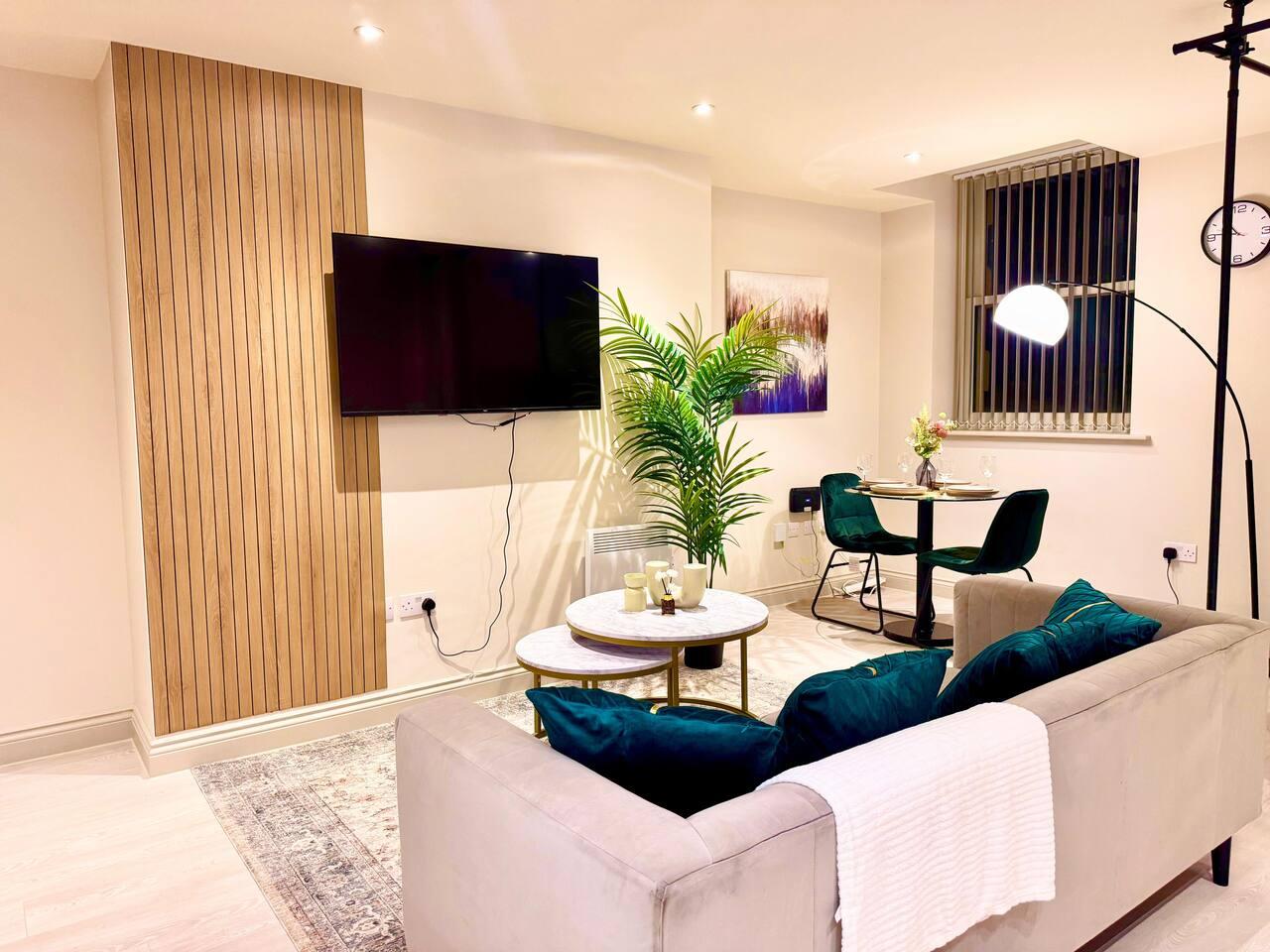 Elegant Apt by Victoria Quarter | Free Parking3