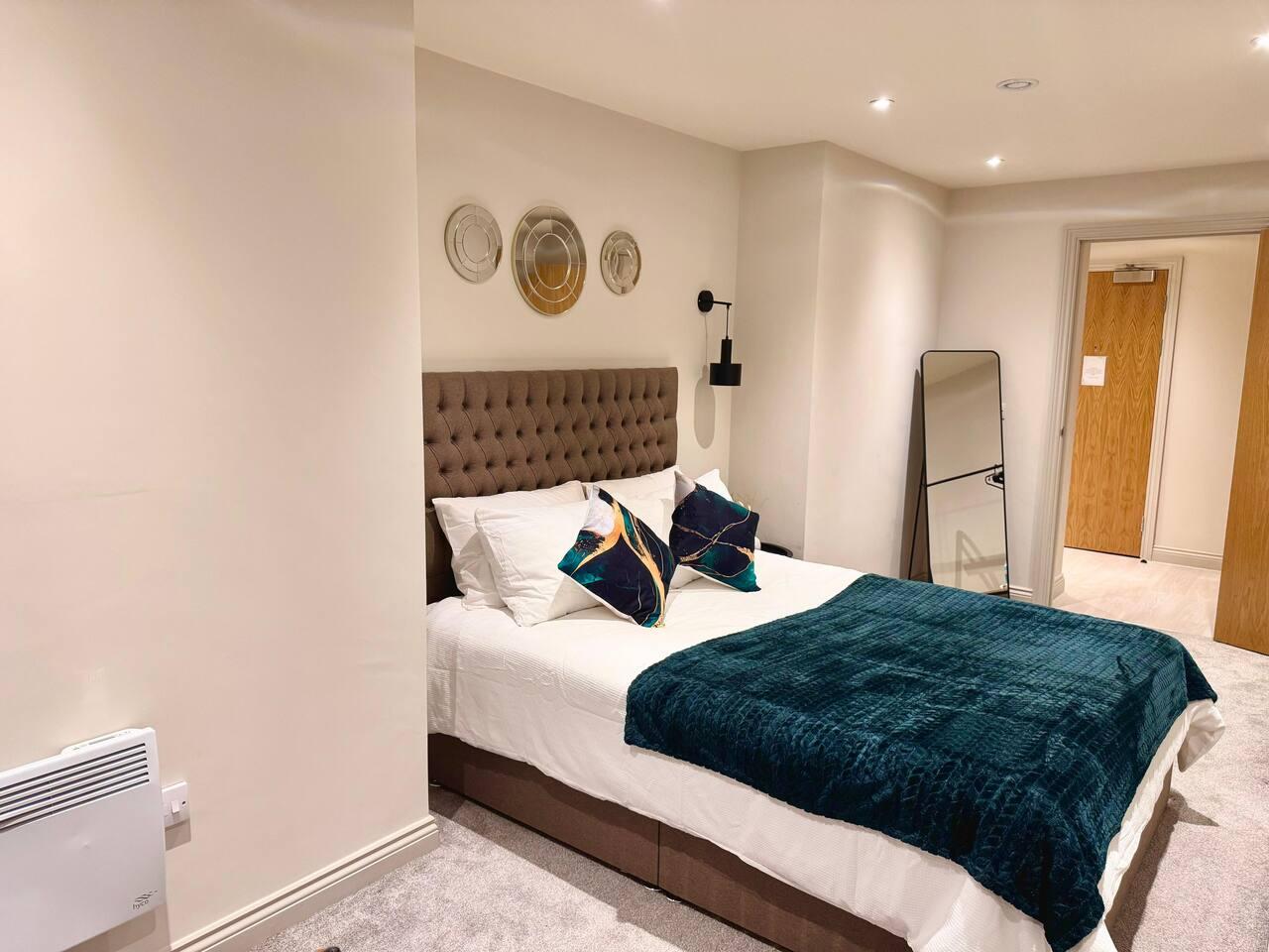 Elegant Apt by Victoria Quarter | Free Parking4