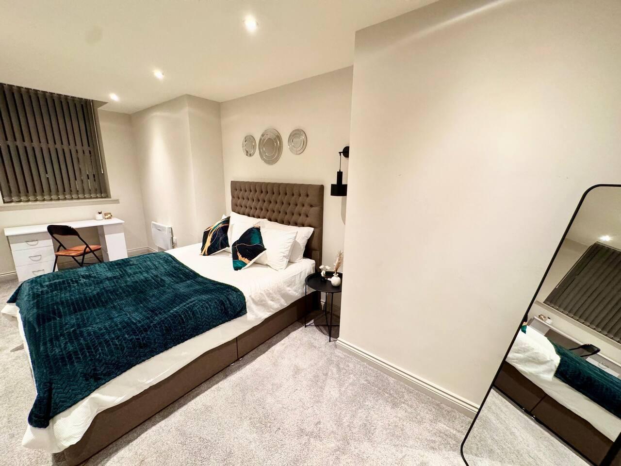 Elegant Apt by Victoria Quarter | Free Parking5