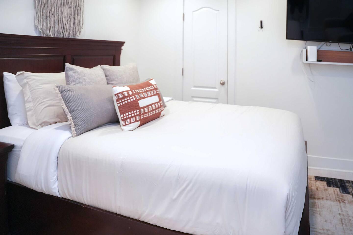 Elegant Shaw 2BR | Free Parking, Walkable to Metro6