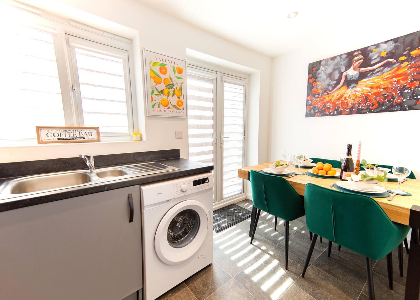 Bright & Stylish 3-Bed house2