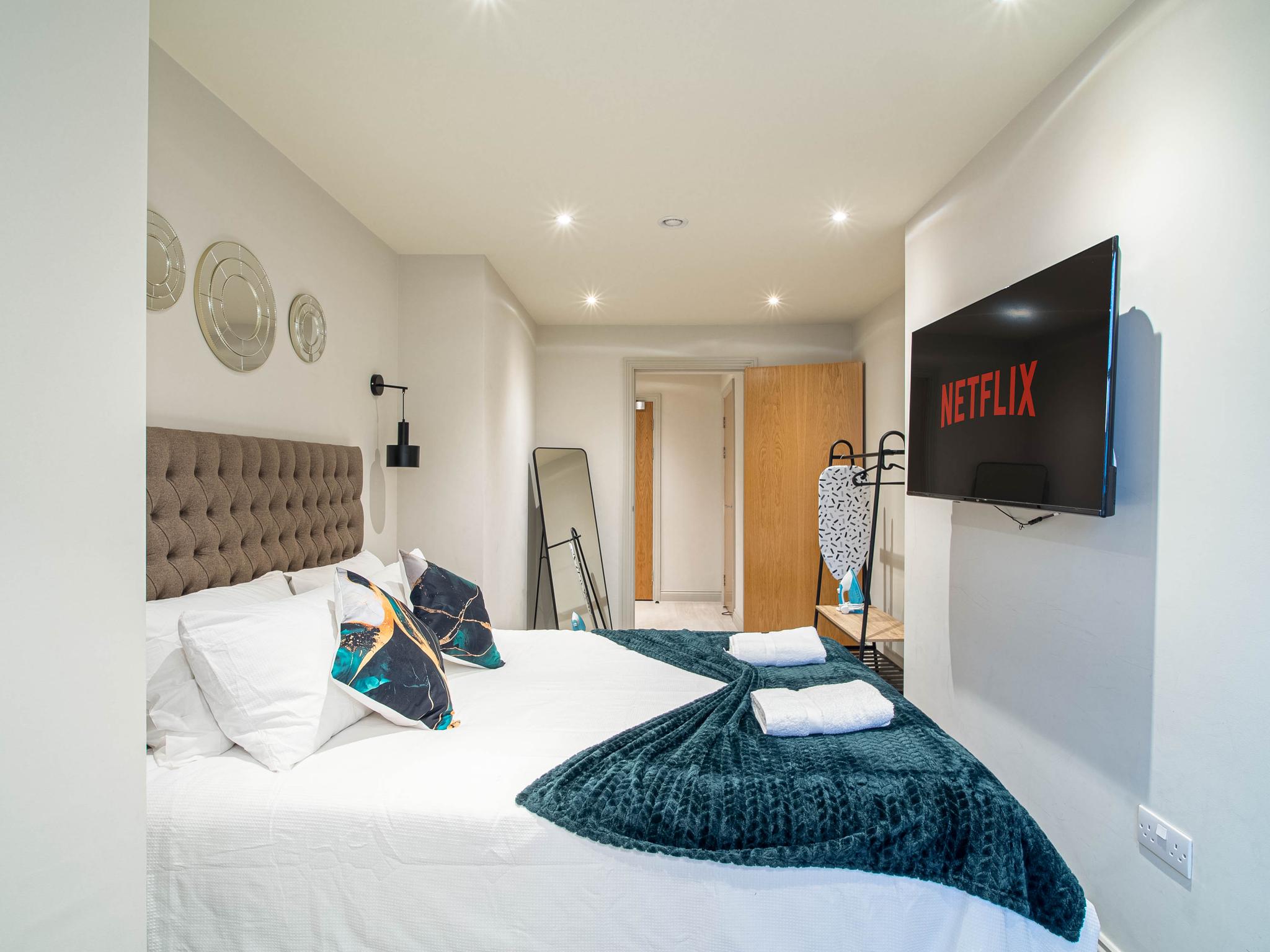 Elegant Apt by Victoria Quarter | Free Parking