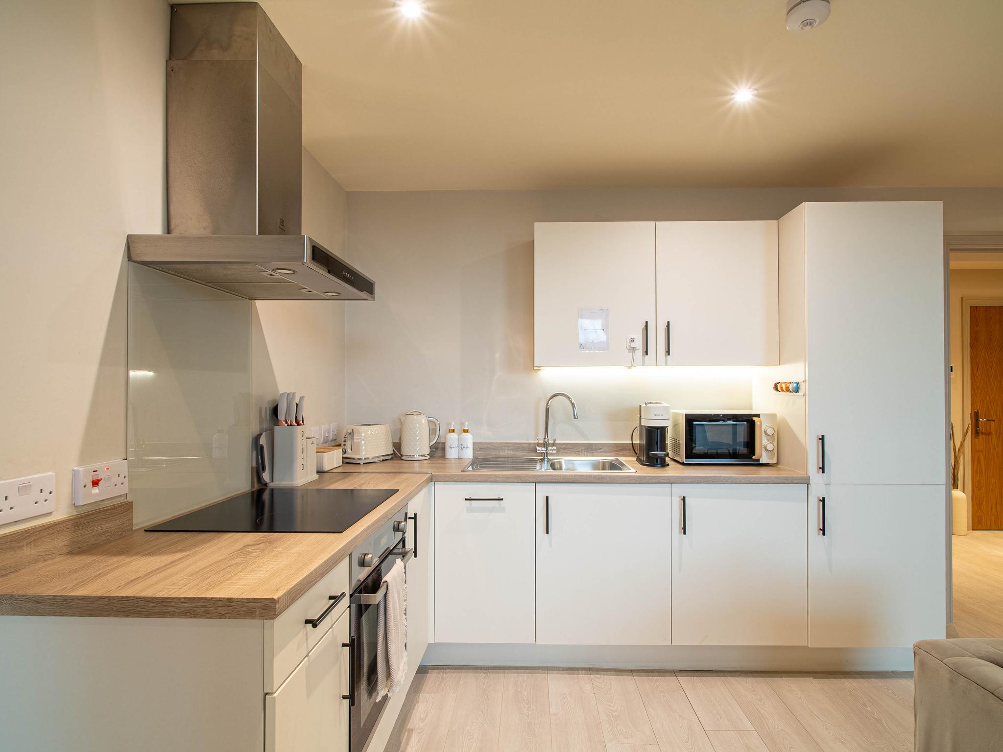 Elegant Apt by Victoria Quarter | Free Parking6