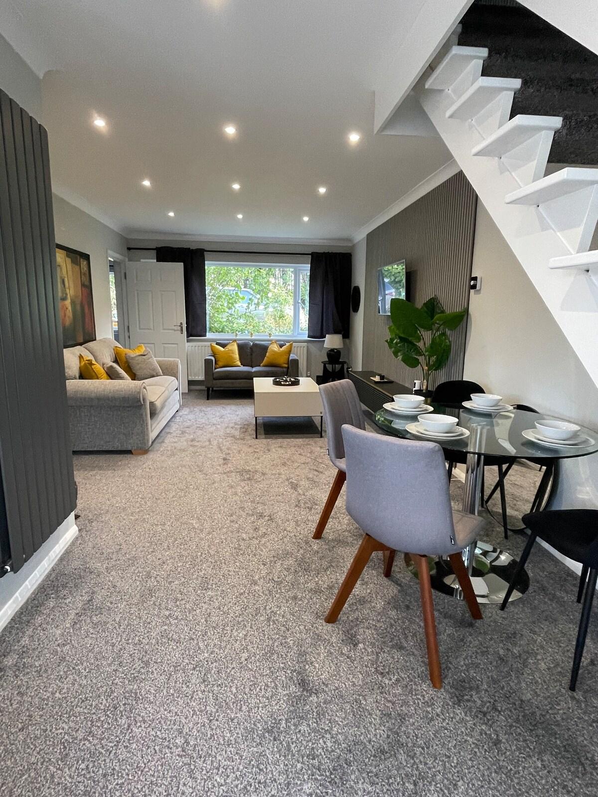 Modern 4-Bed Contractor Home5