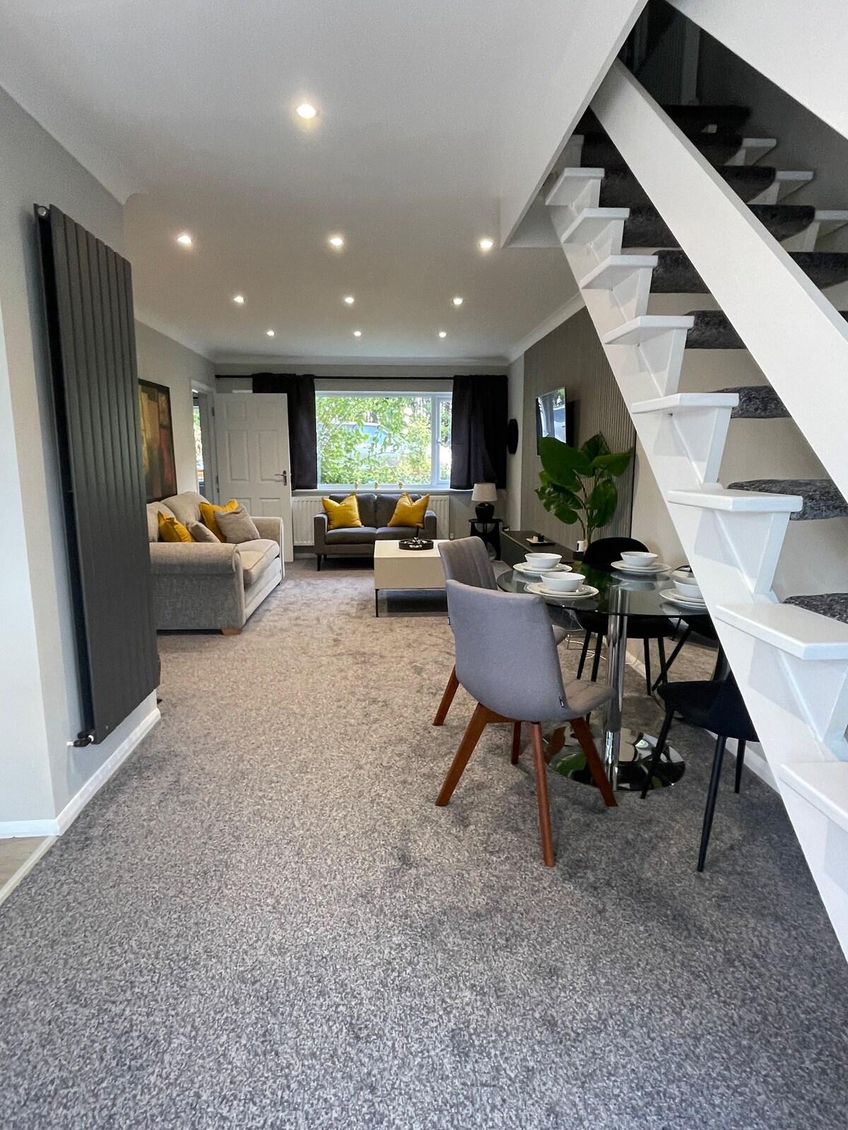Modern 4-Bed Contractor Home6
