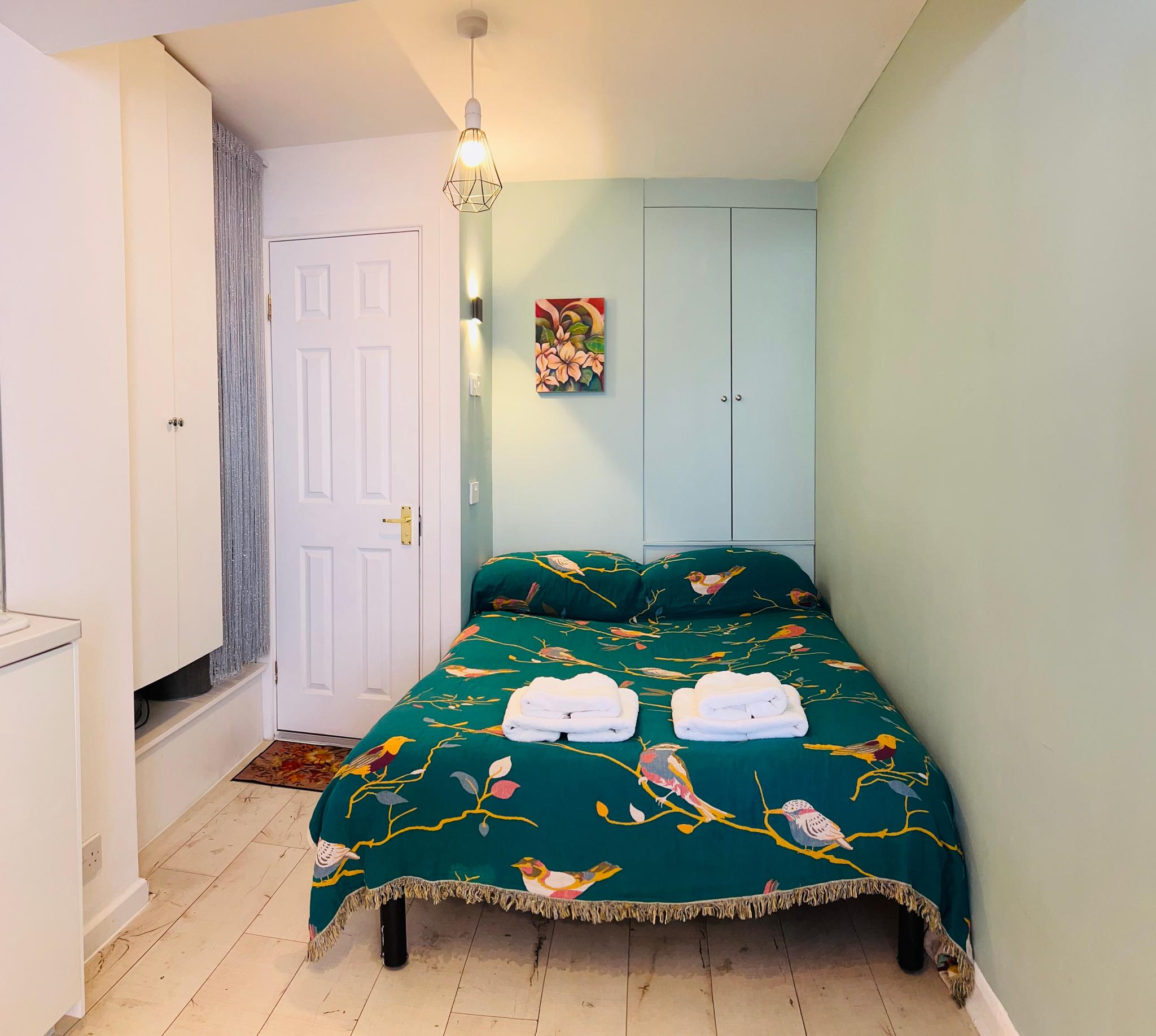 Brighten Up Your Home - CENTRAL HAVEN - Minutes to Beach and Station