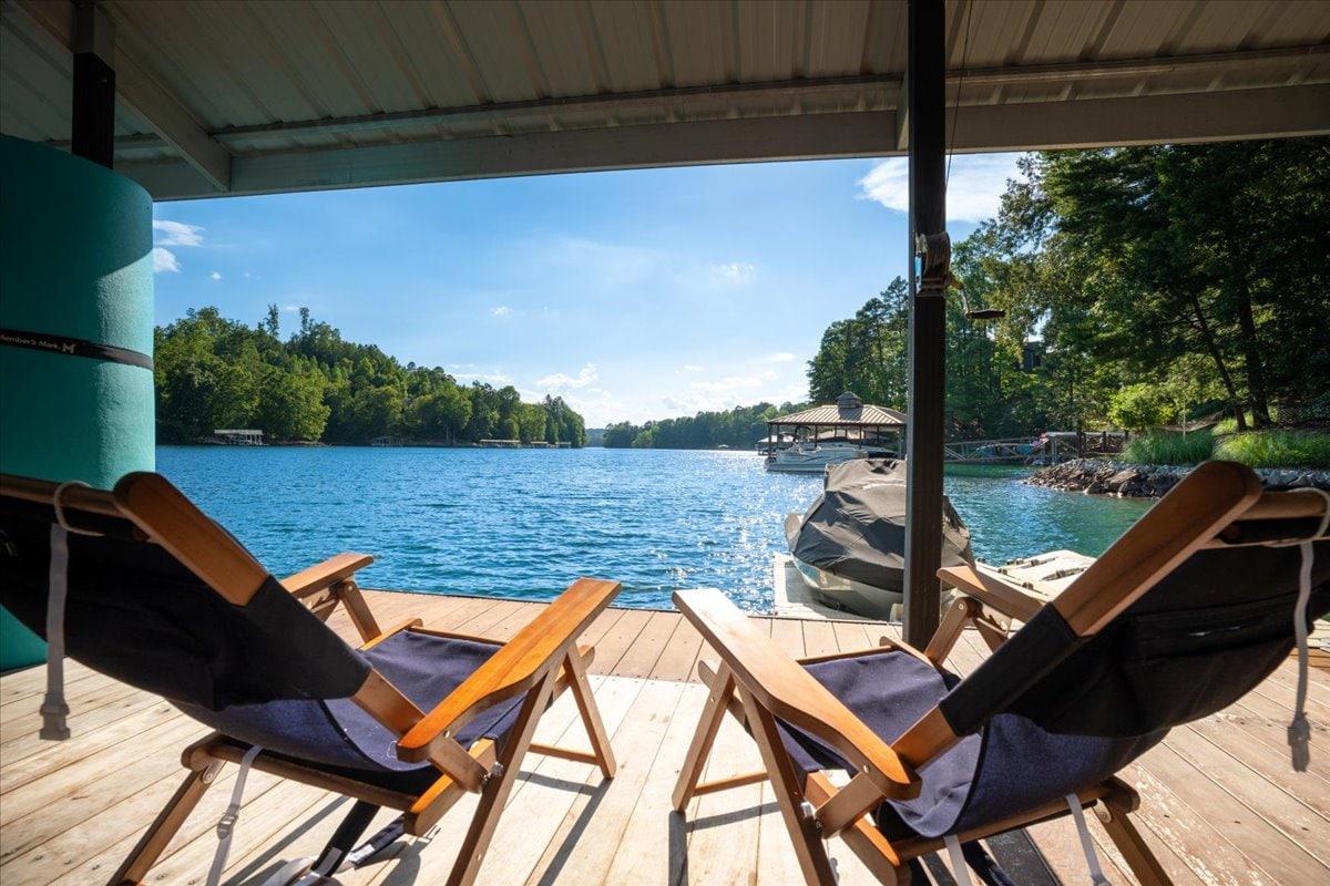 Cedar Cove on Lake Keowee!2