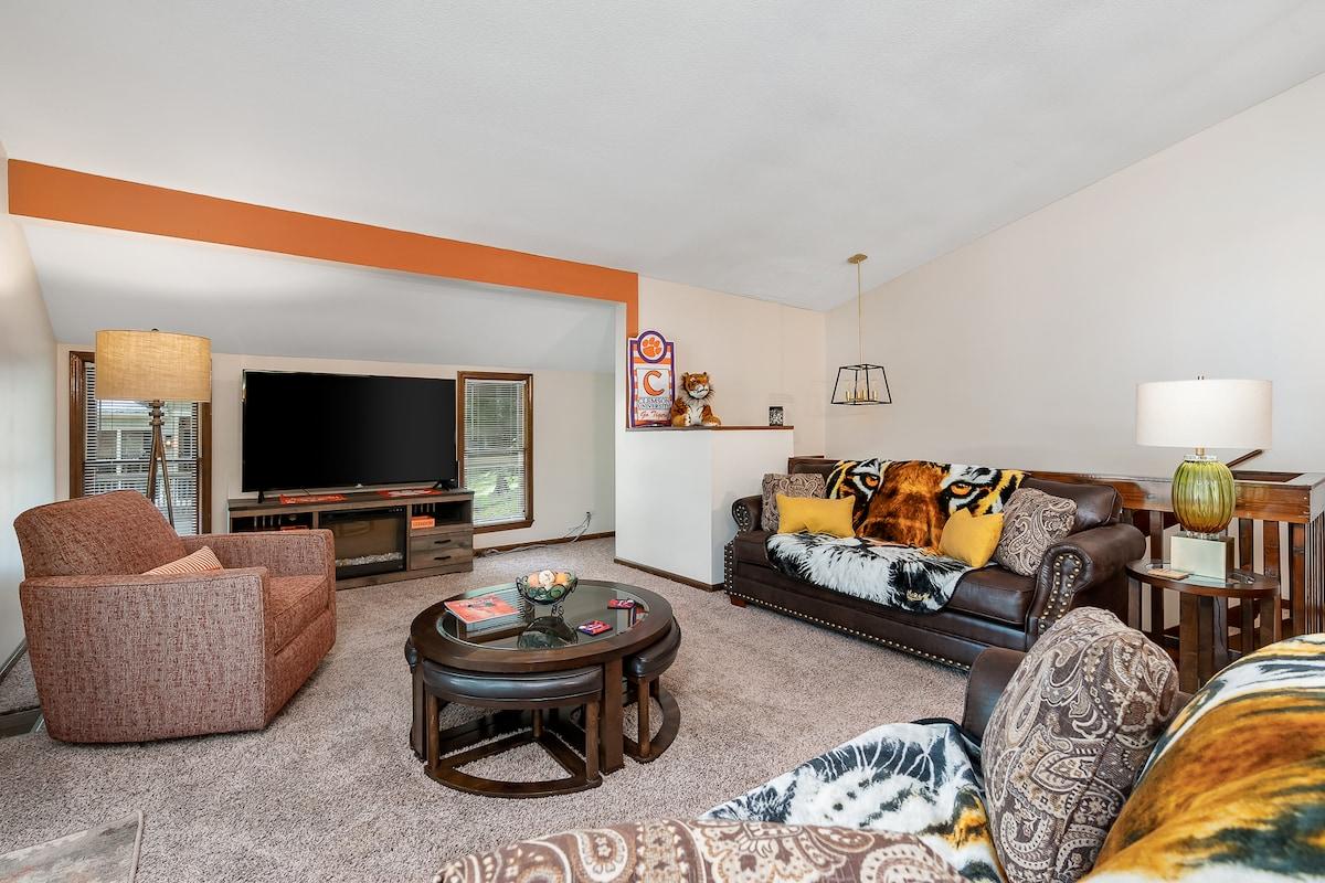 Less than 2 miles to Death Valley!2