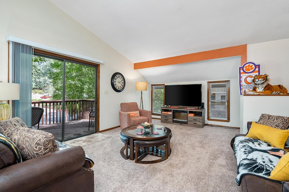 Less than 2 miles to Death Valley!4